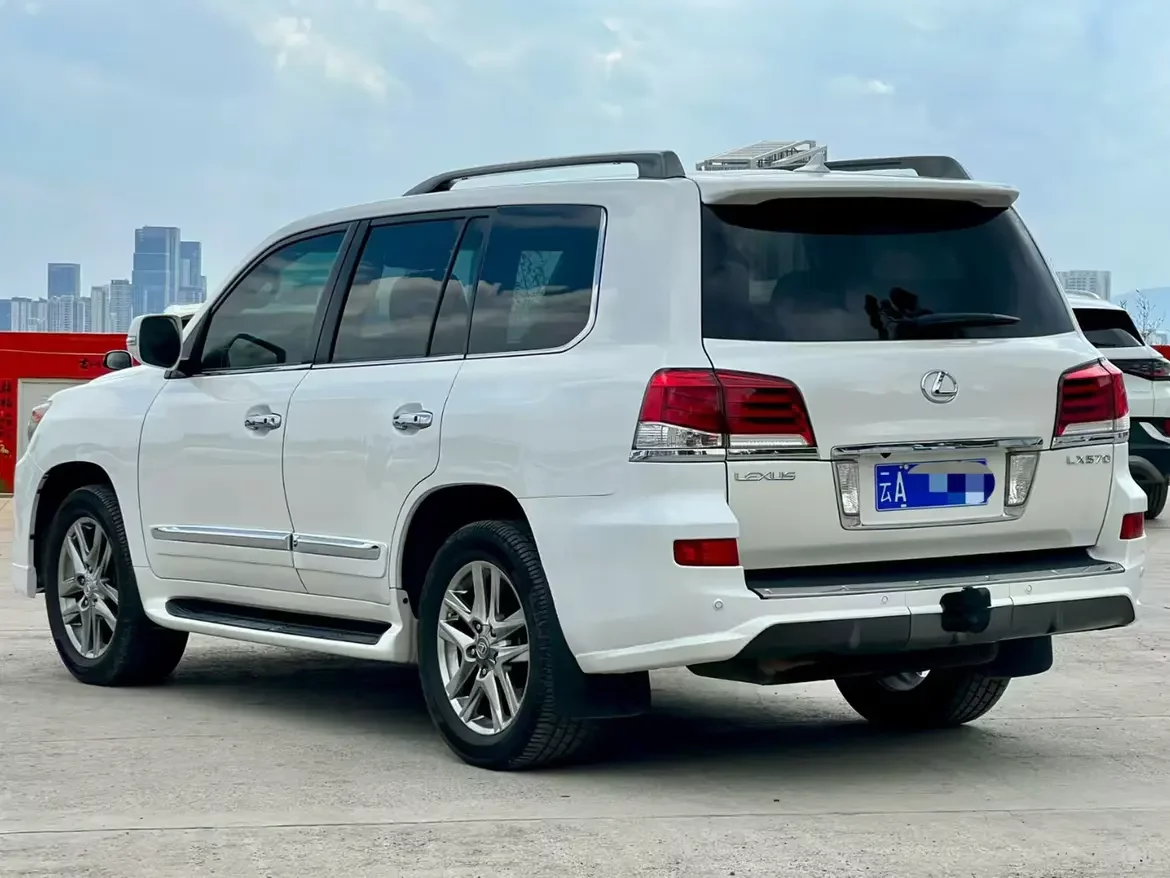 Lexus LX