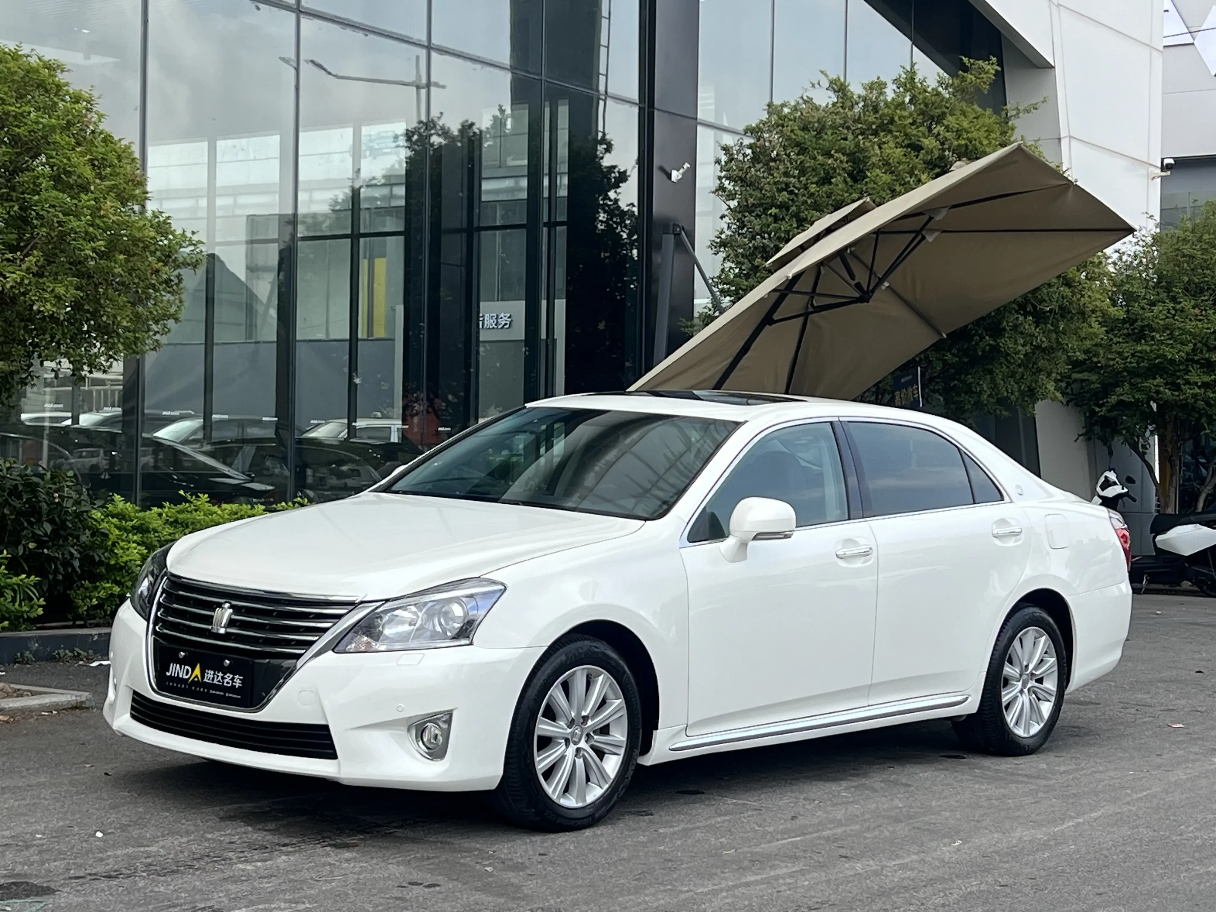 Toyota crown