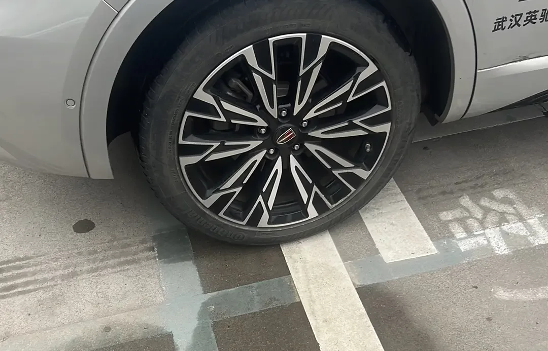 Hongqi HS5