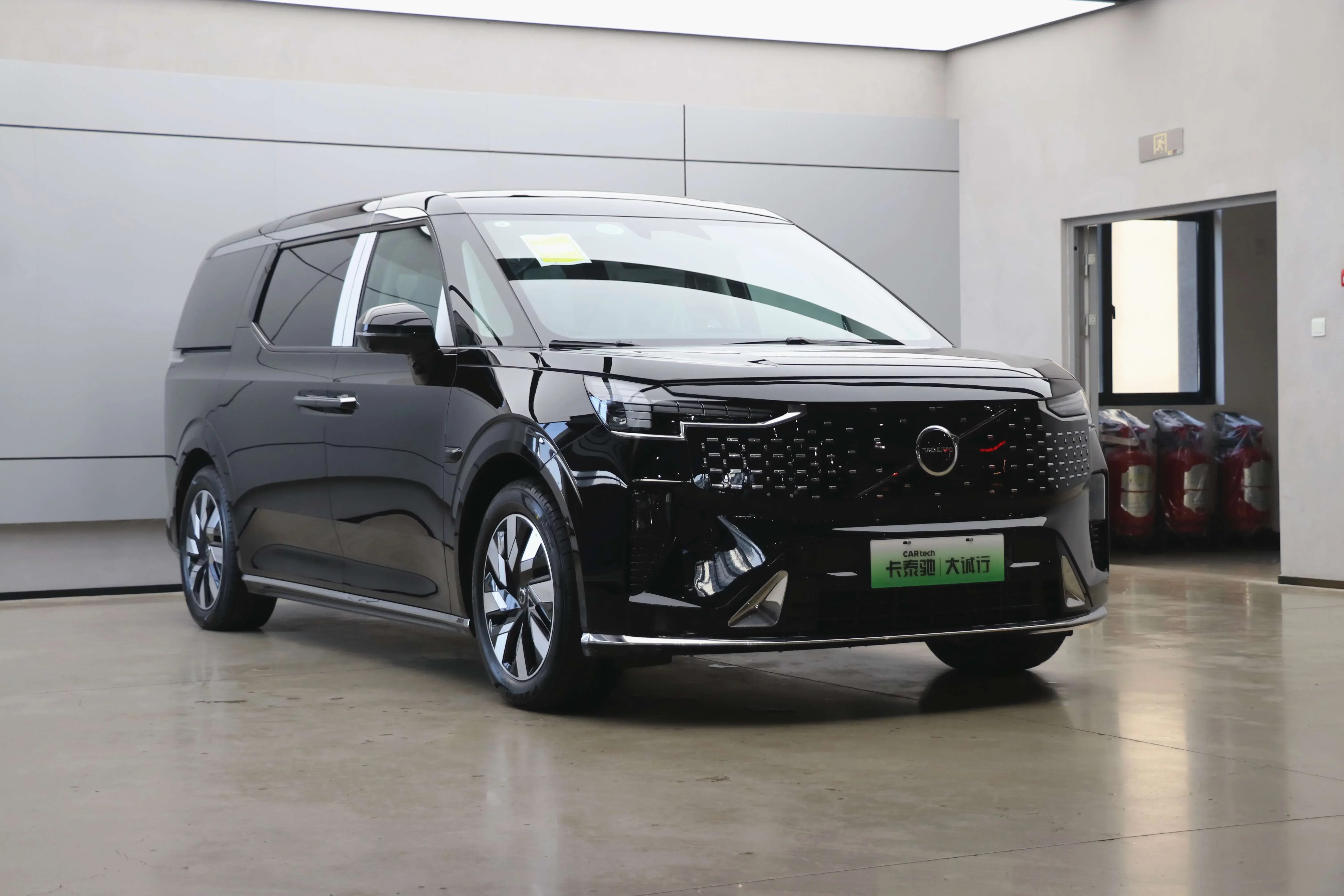 Volvo EM90