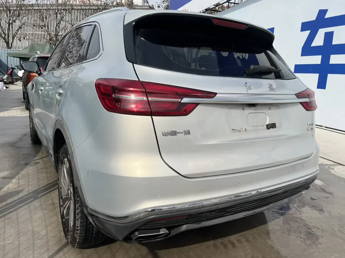 Hongqi HS5