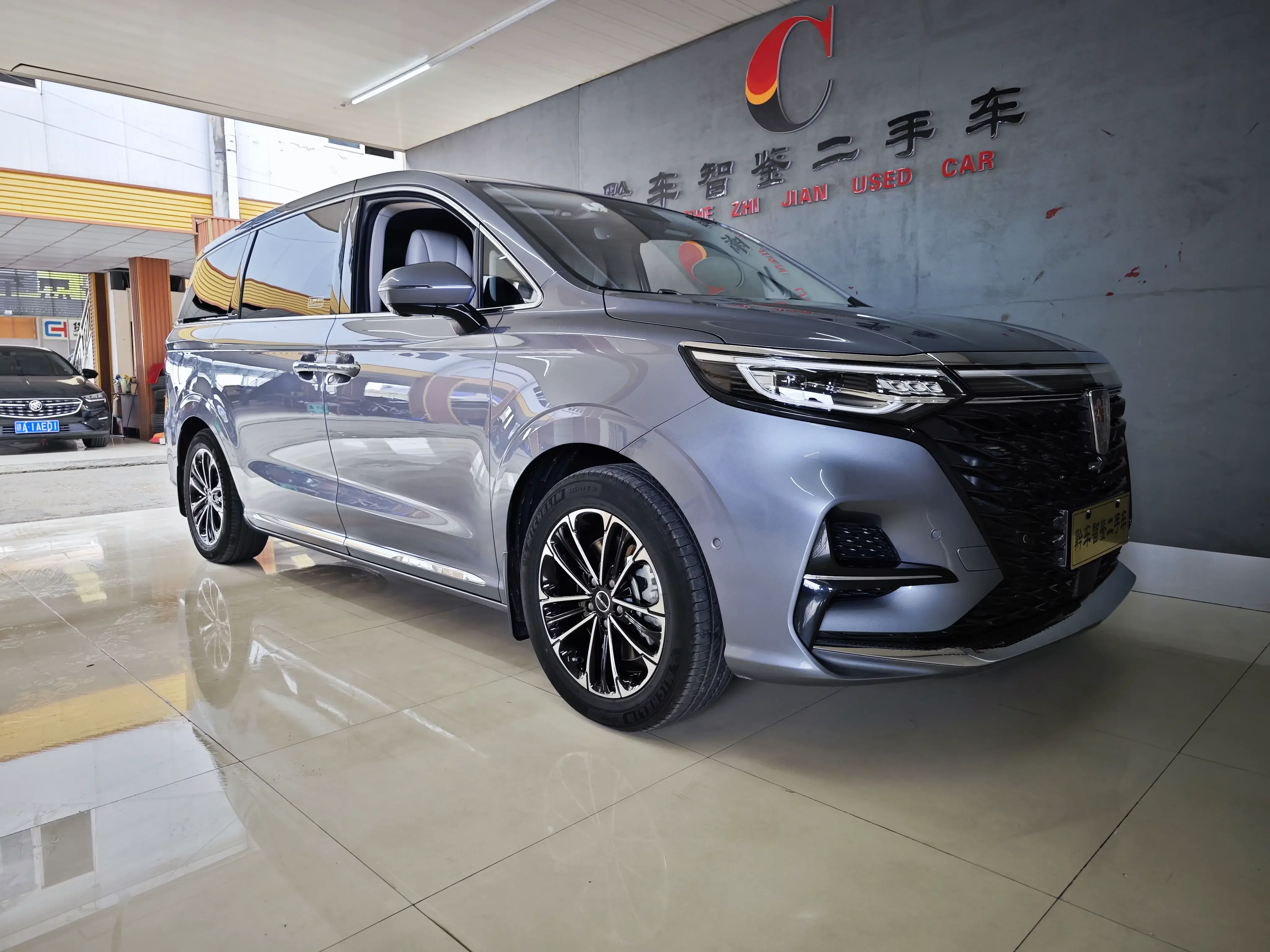 Roewe iMAX8