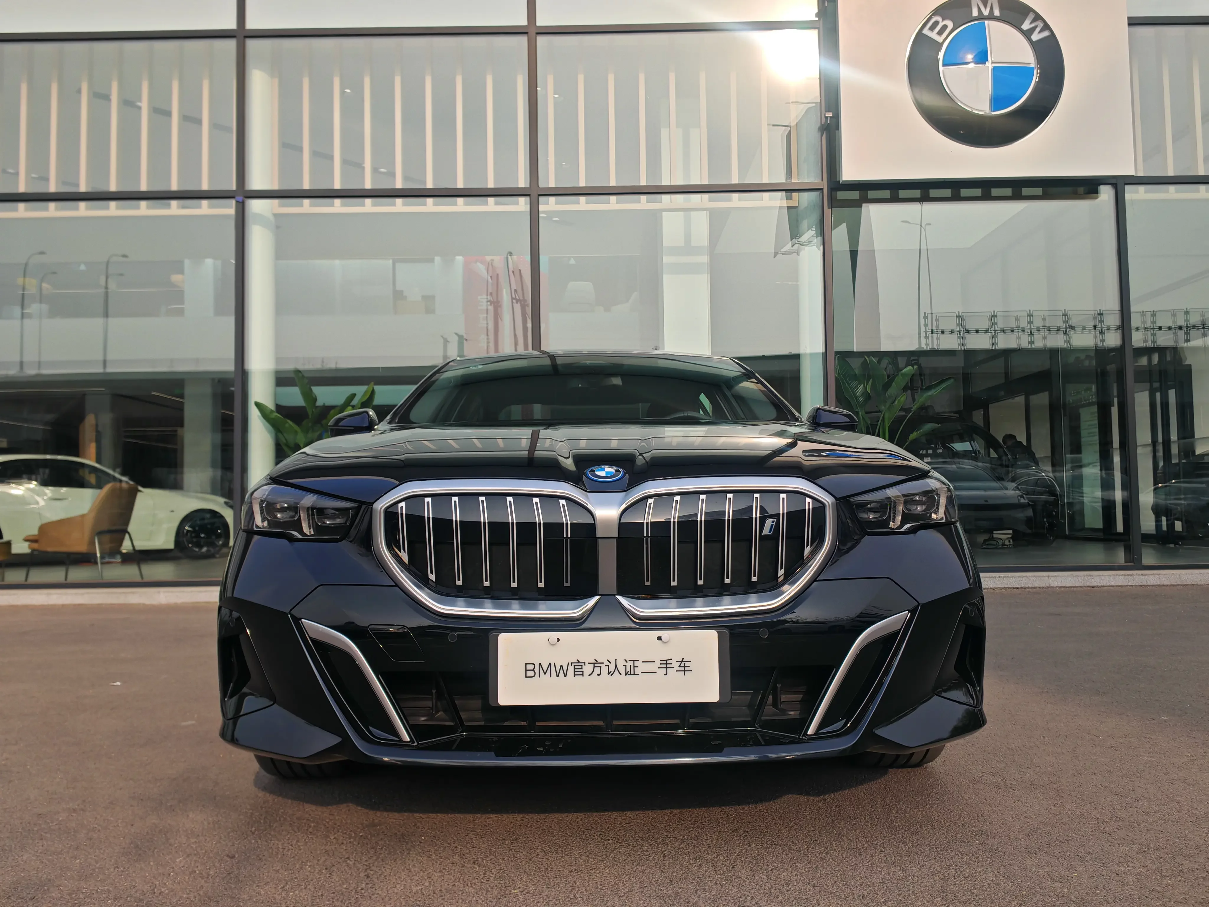 BMW i5