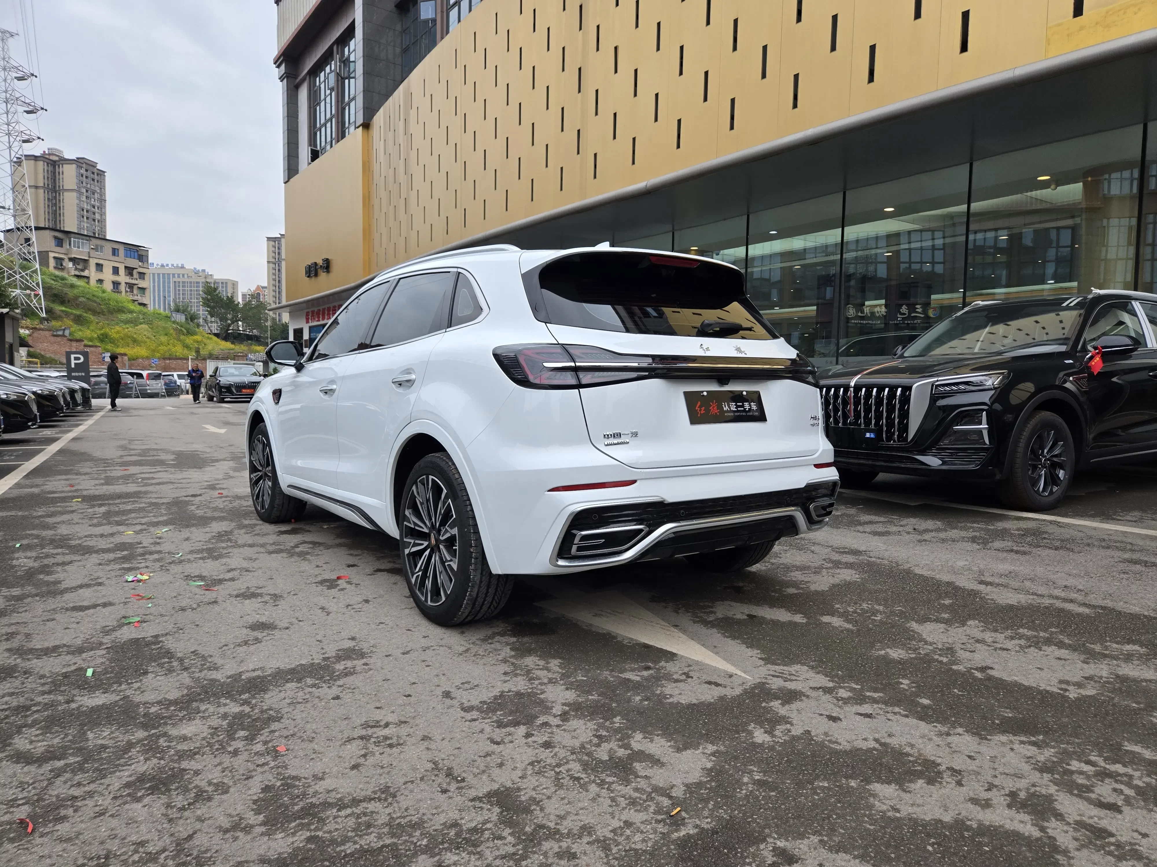 Hongqi HS5