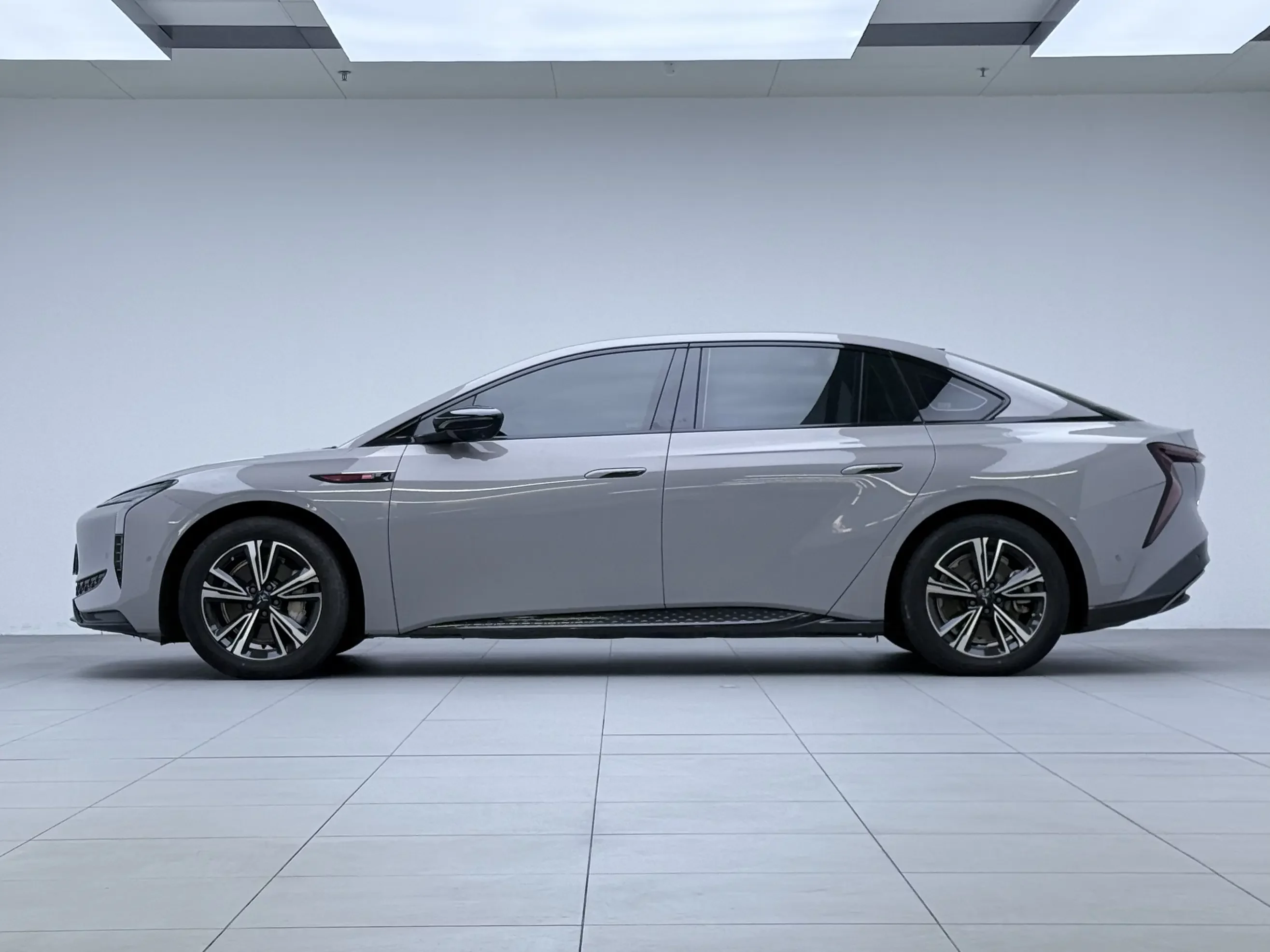 Hongqi EH7