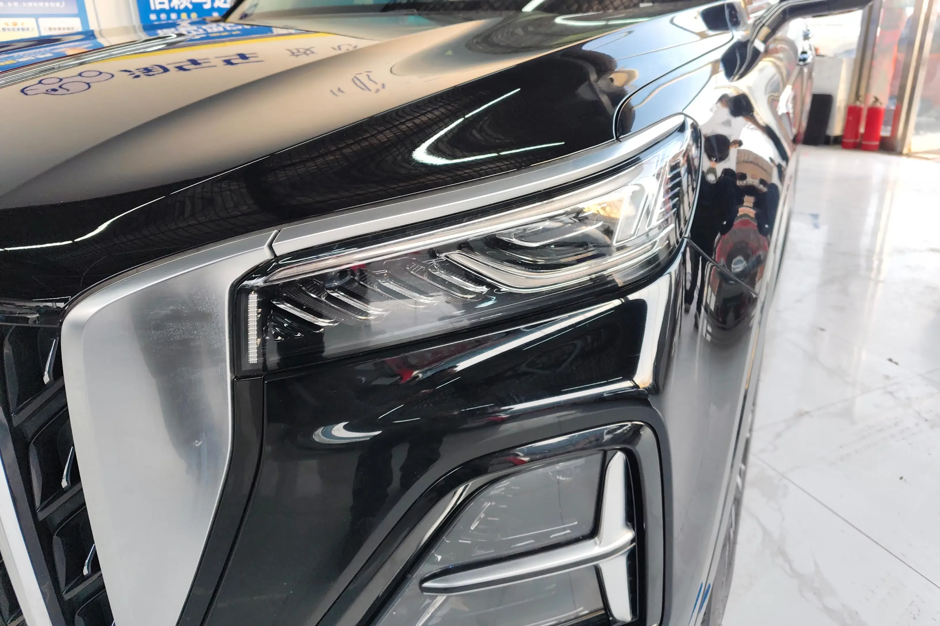 Hongqi HS5