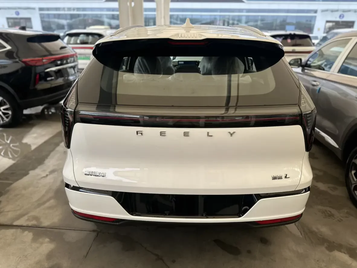 Geely Atlas L