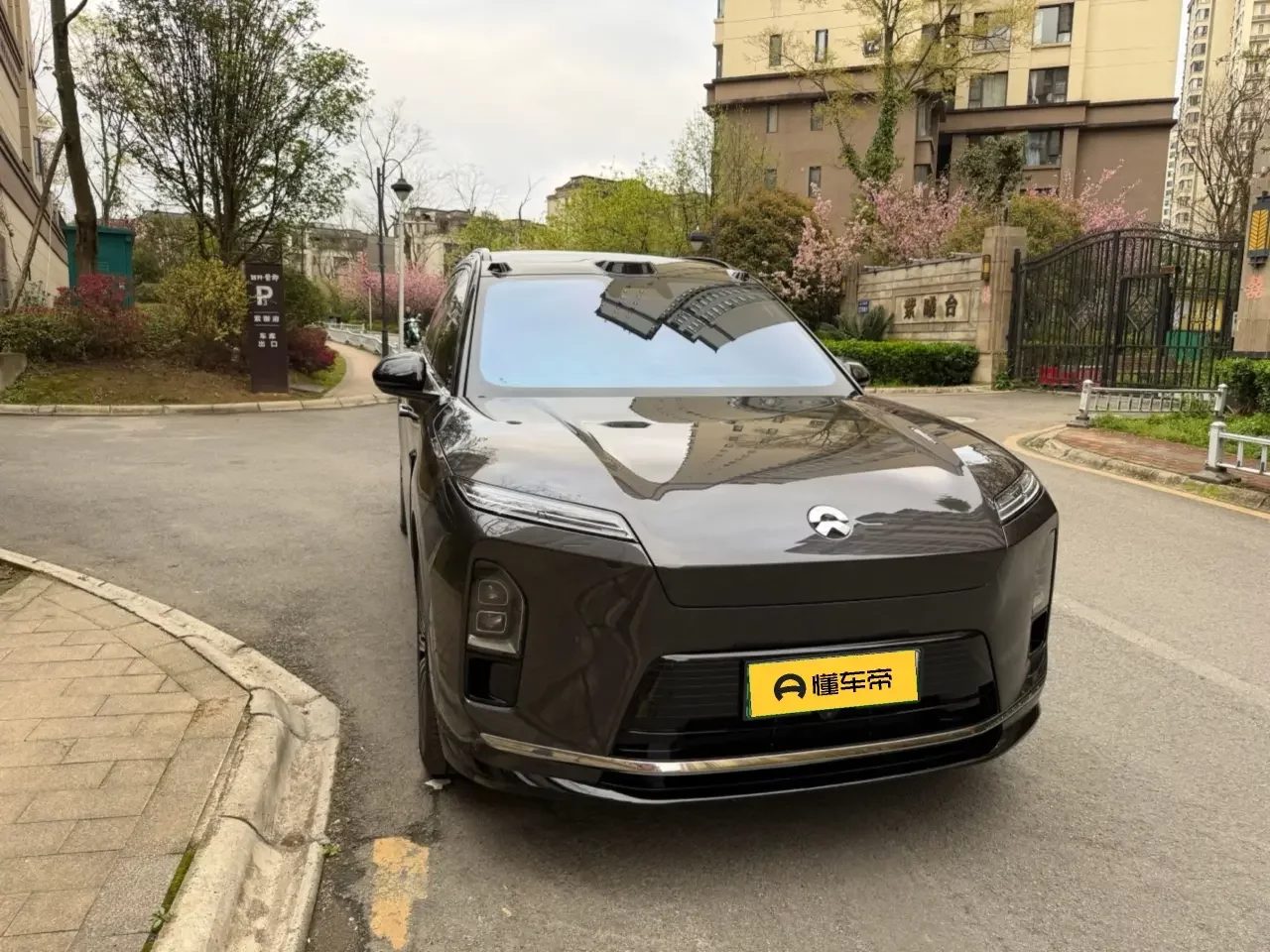 NIO ES8