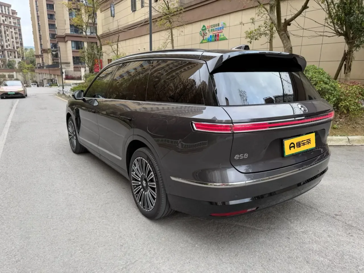 NIO ES8