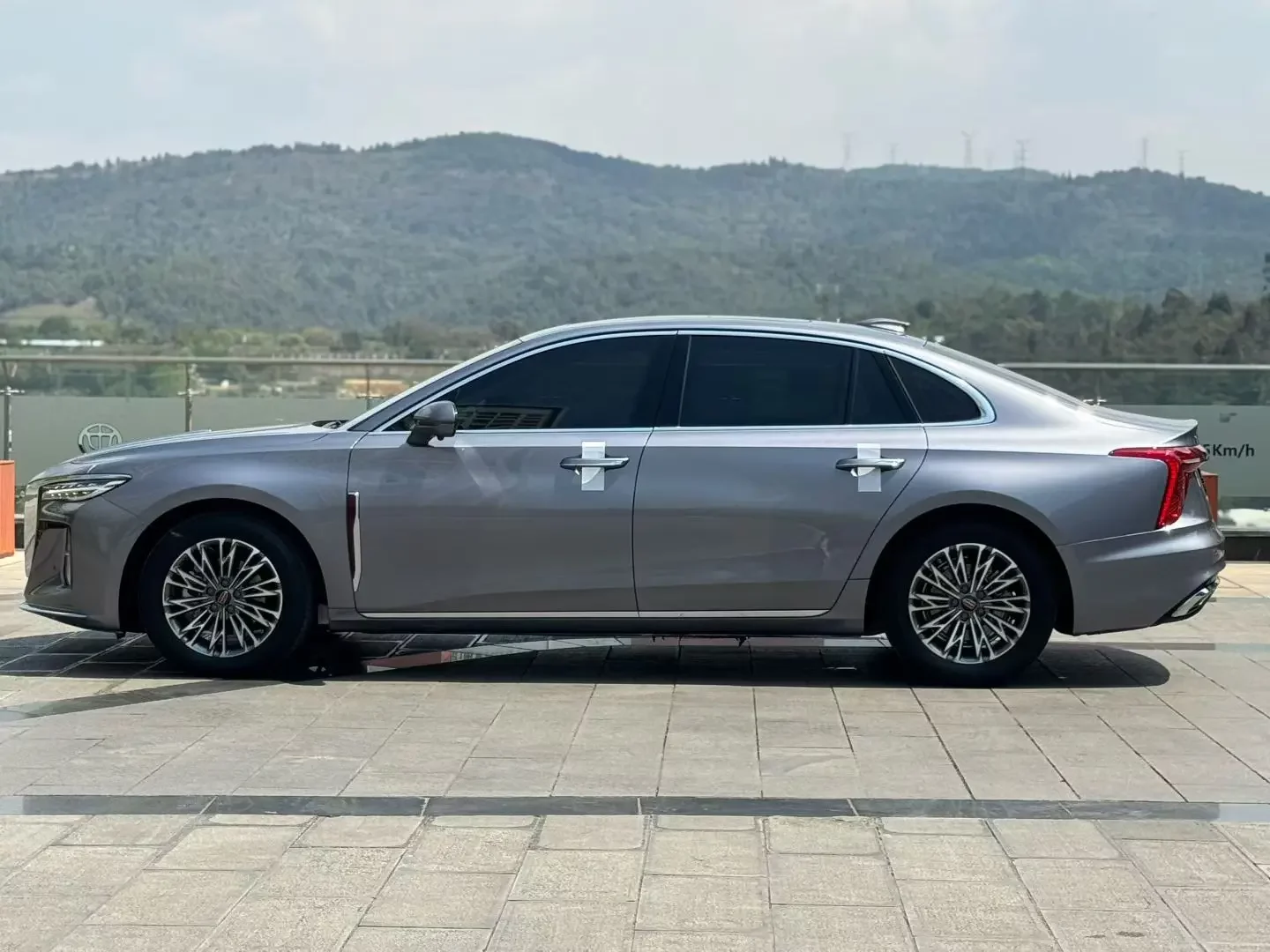 Hongqi H5