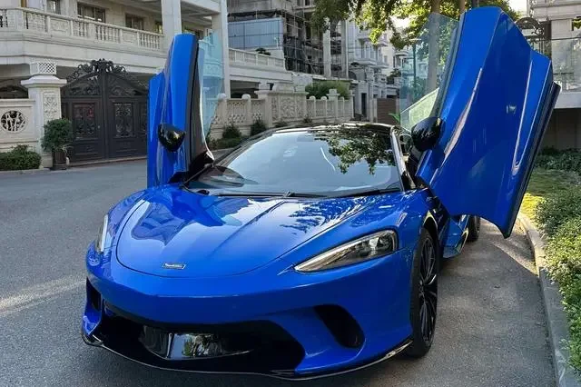McLaren GT