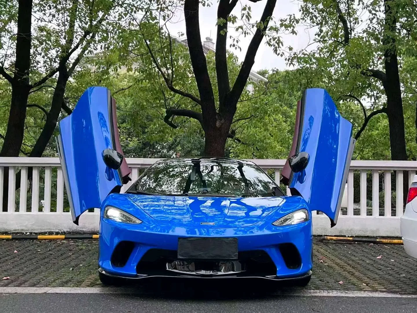 McLaren GT