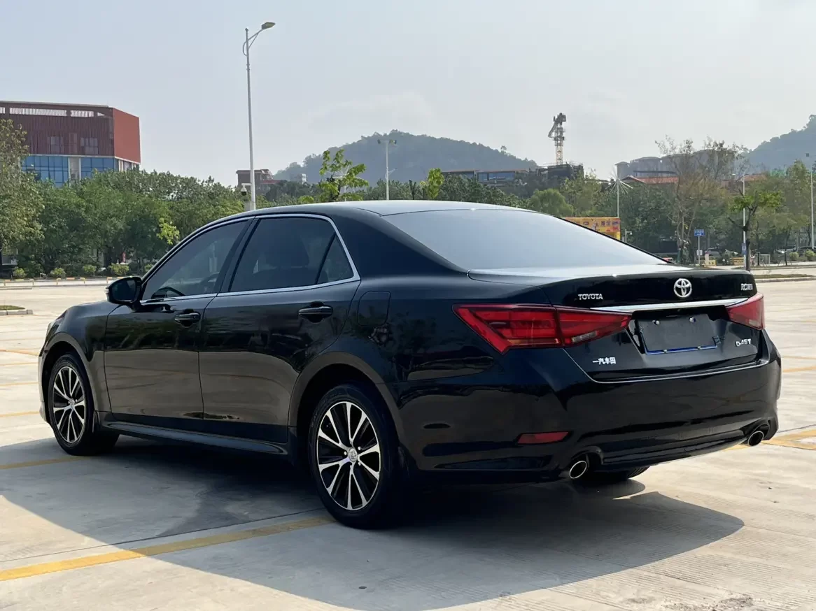 Toyota crown