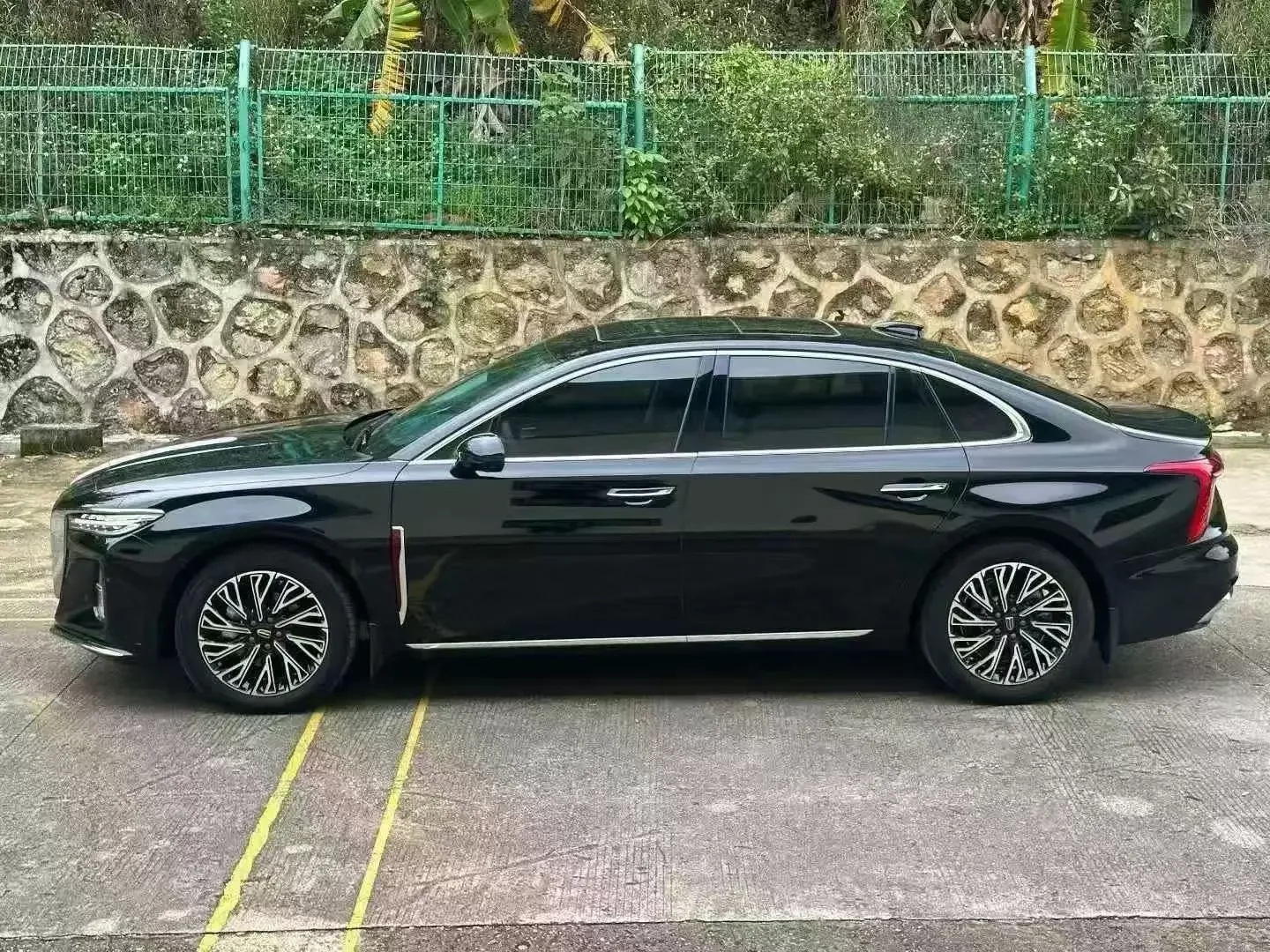 Hongqi H5