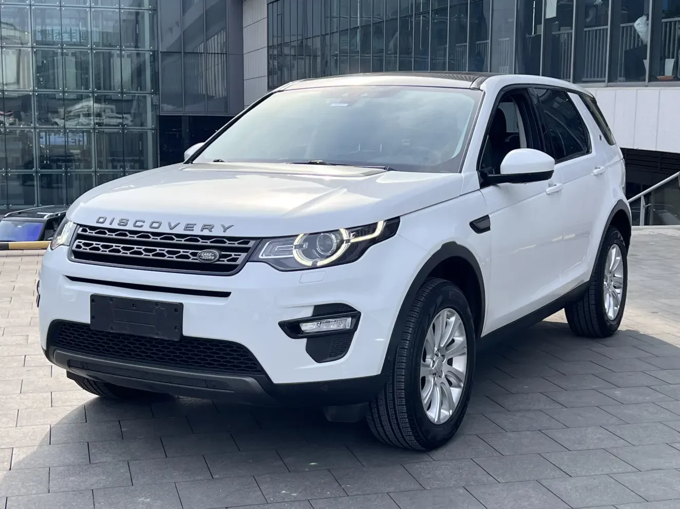Land Rover Discover the magic