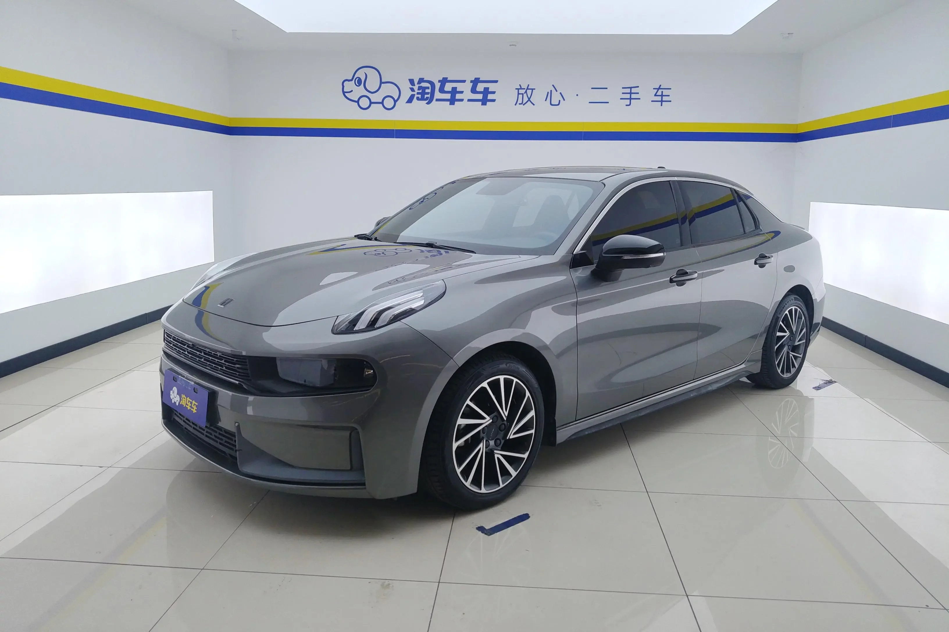 Lynk & Co 03