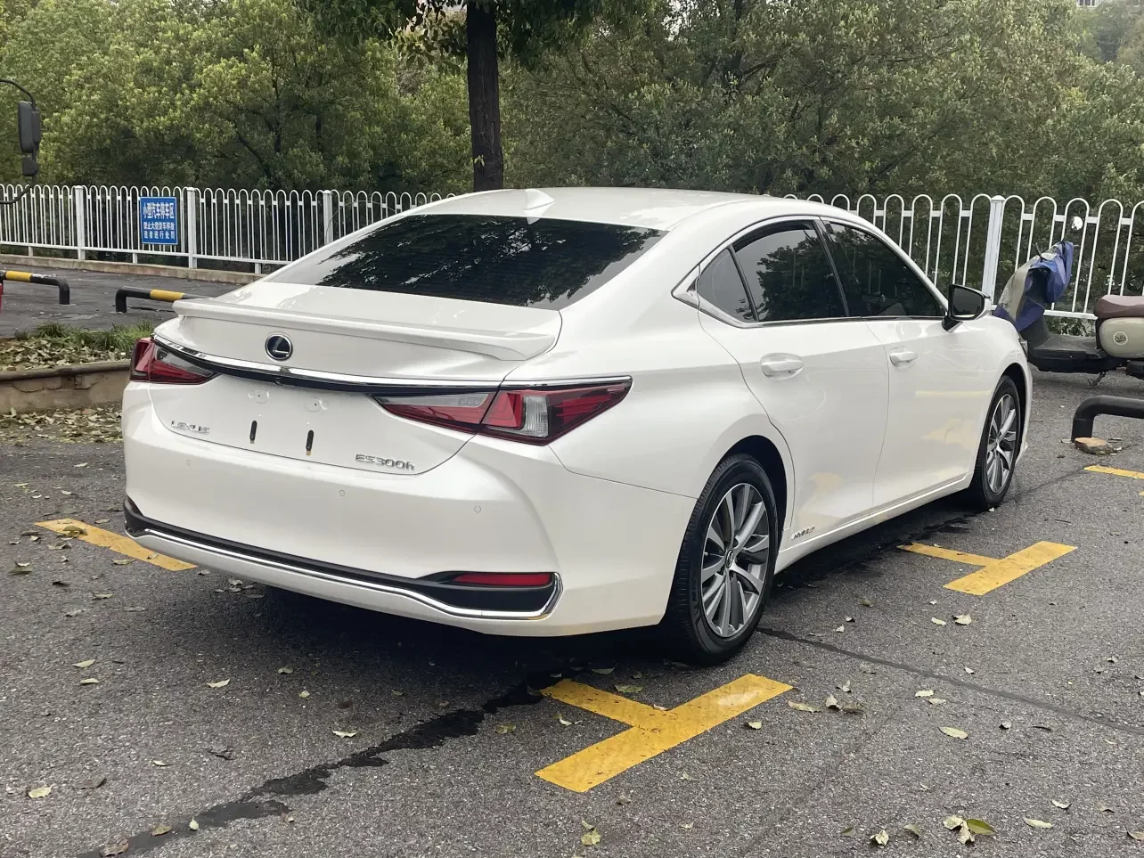 Lexus ES