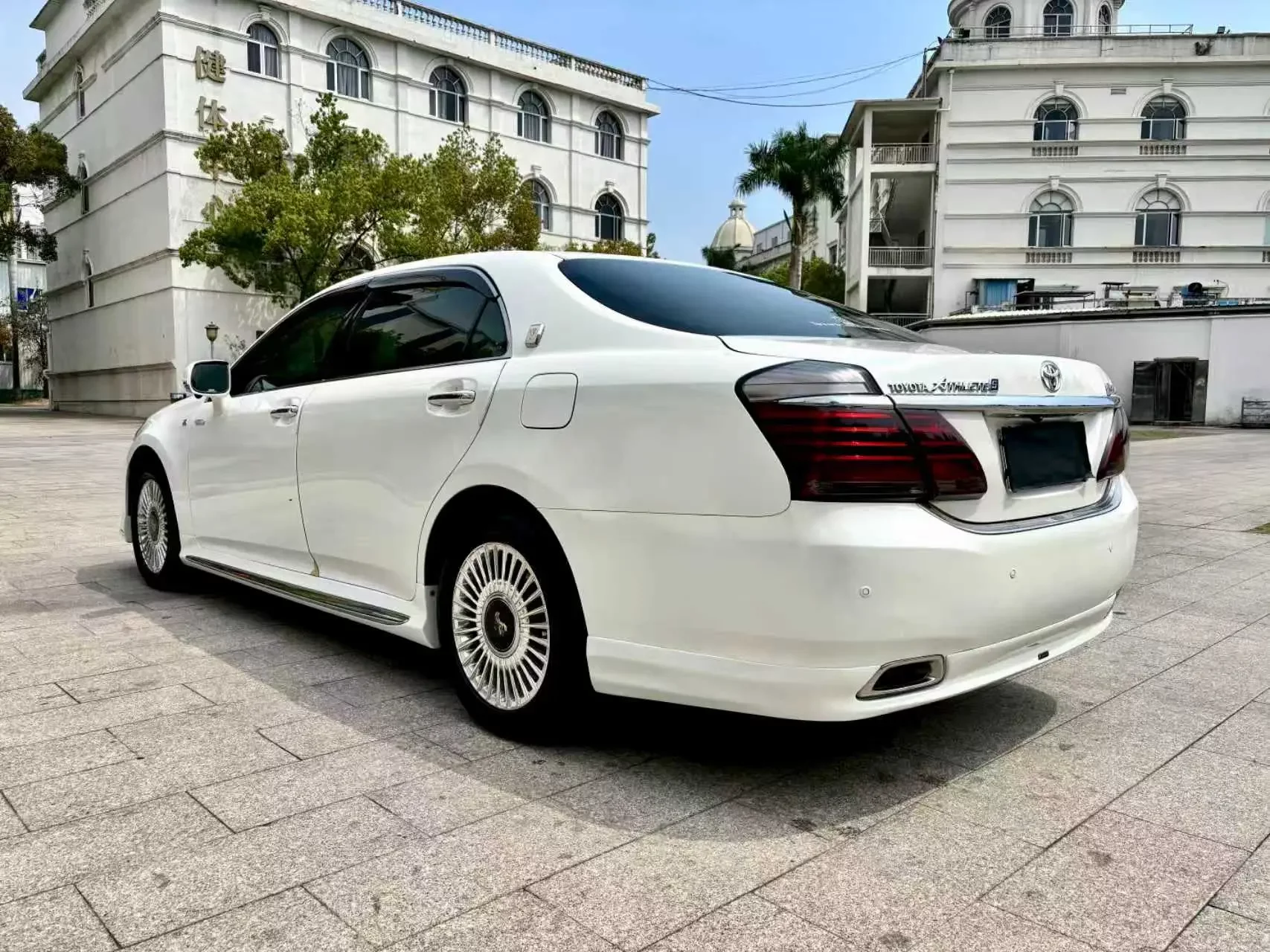 Toyota crown