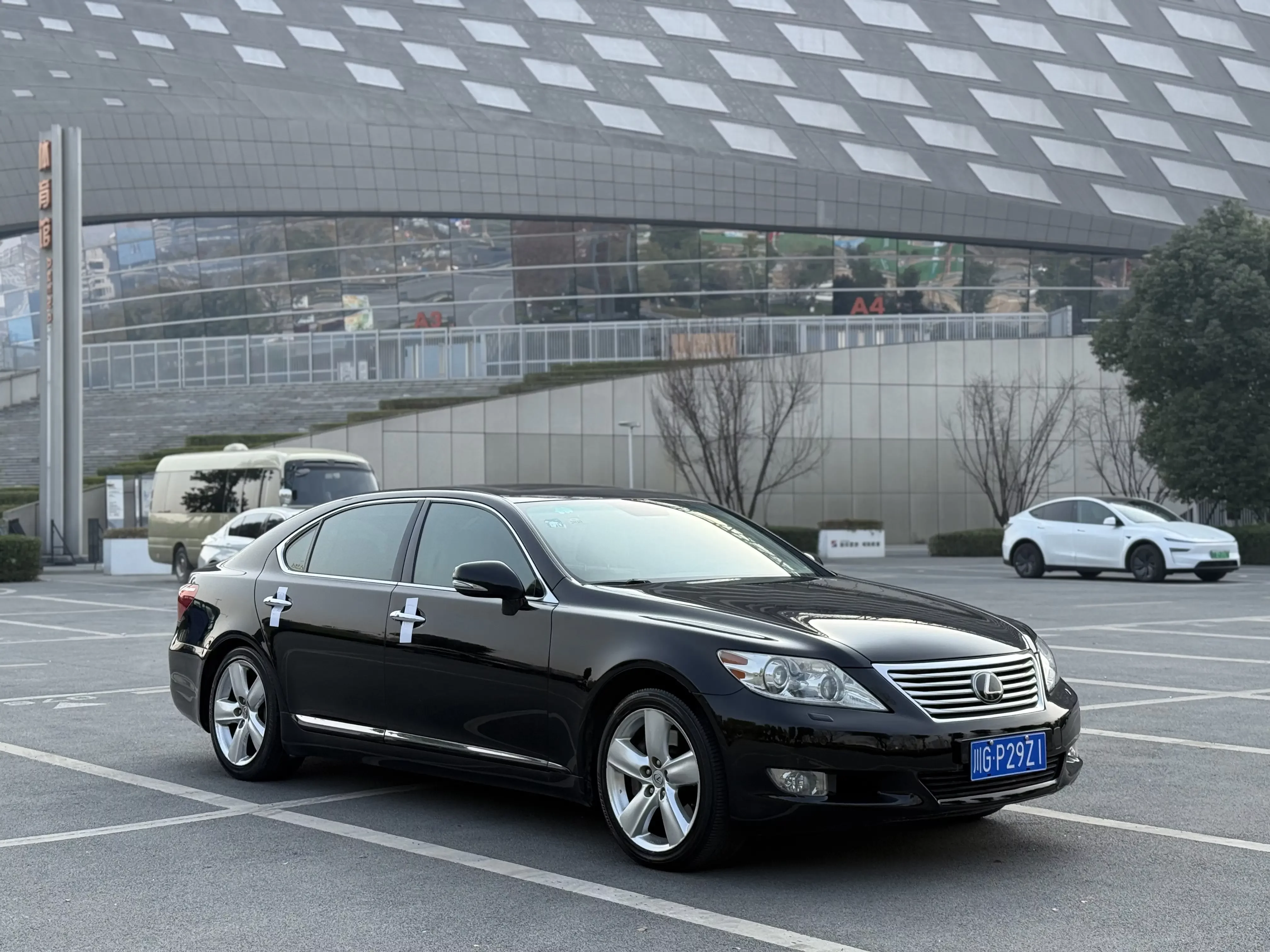 Lexus LS