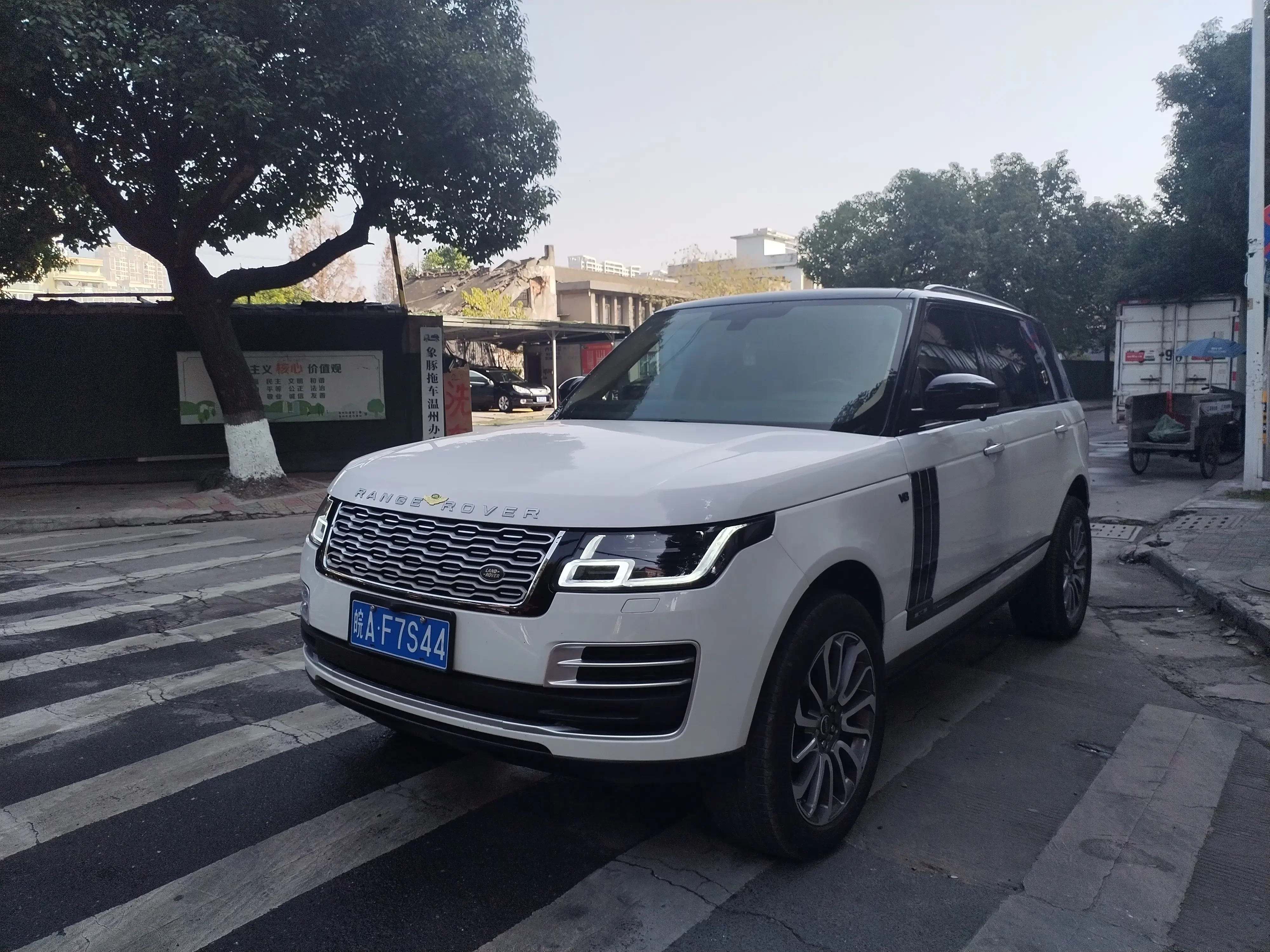 Land Rover range rover