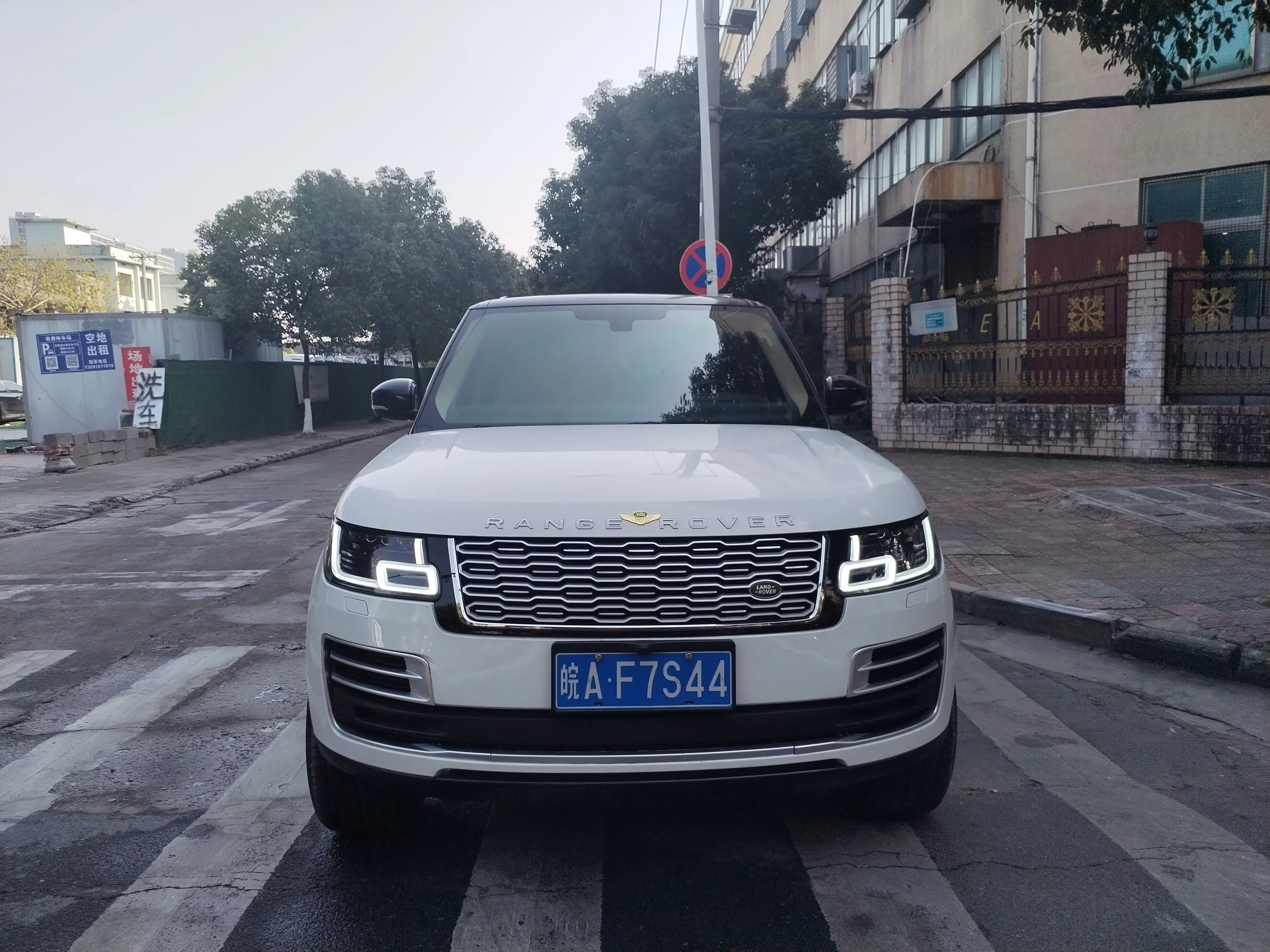 Land Rover range rover