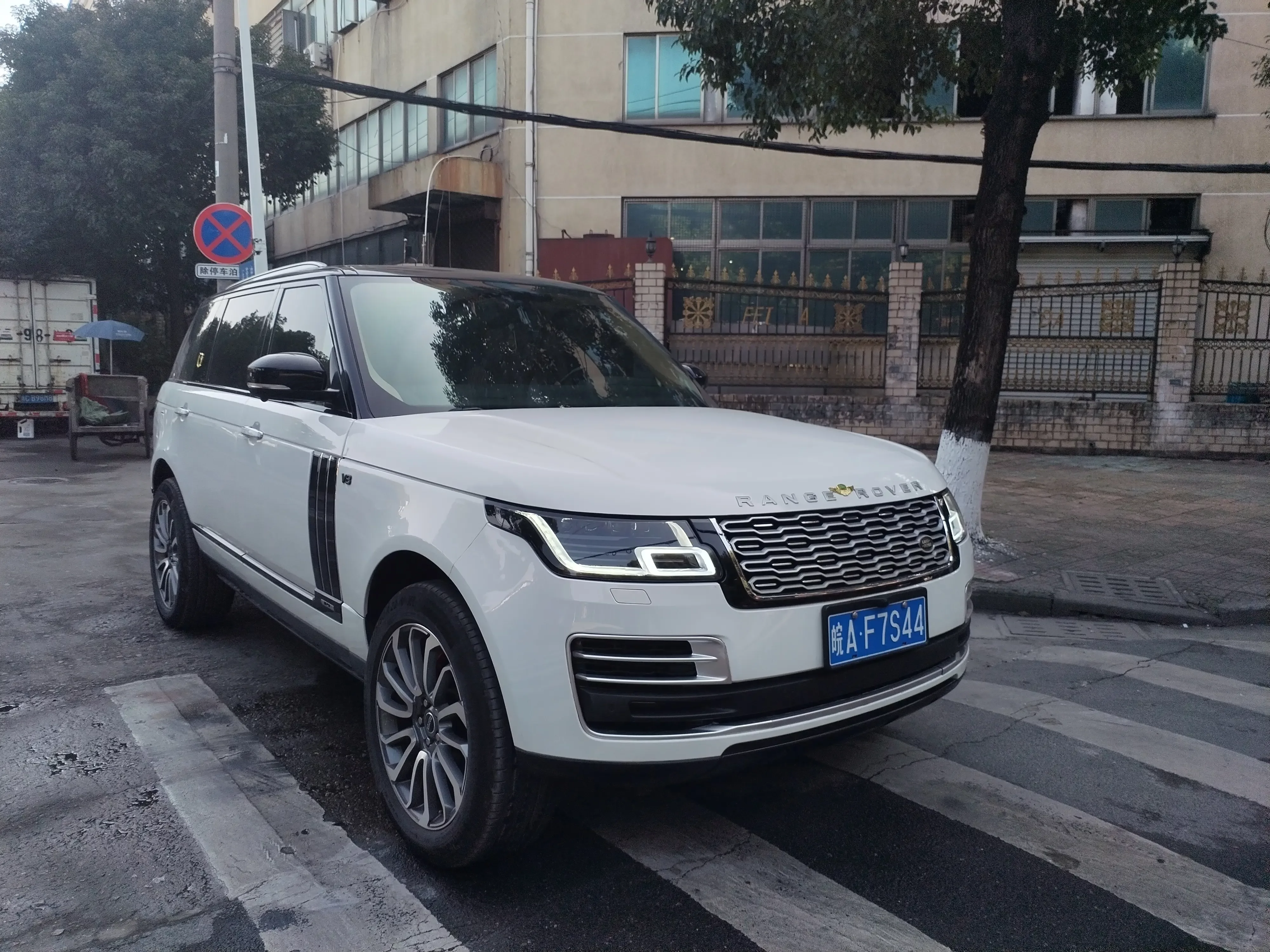 Land Rover range rover
