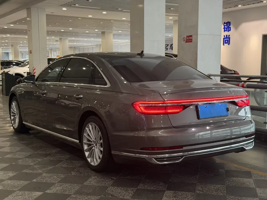 Audi A8