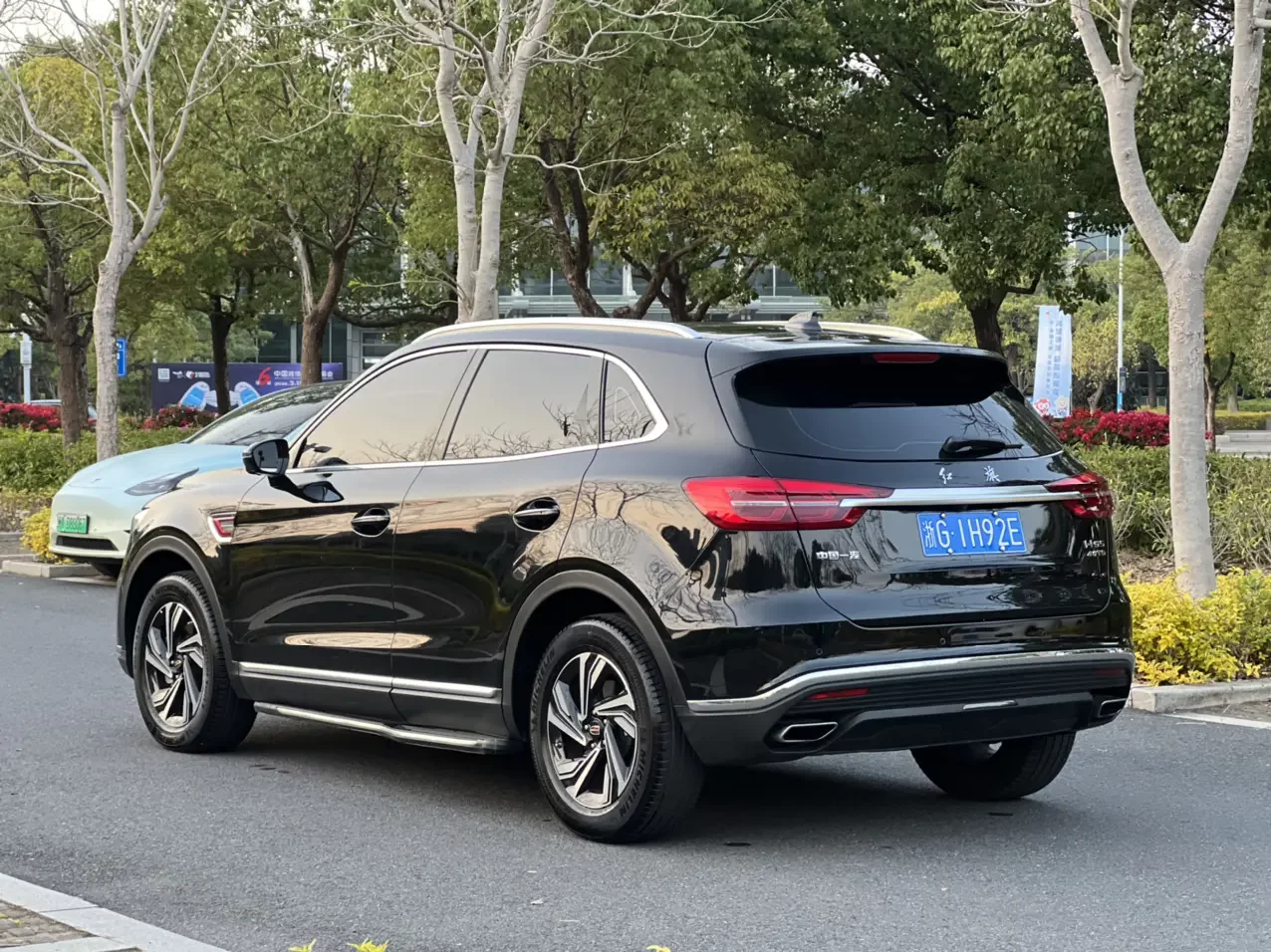 Hongqi HS5