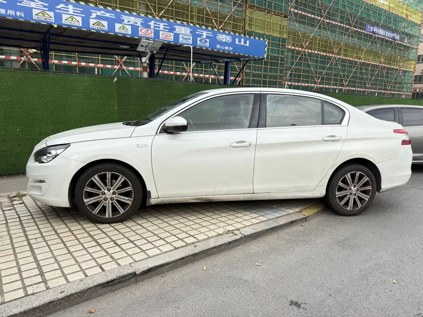Peugeot 408