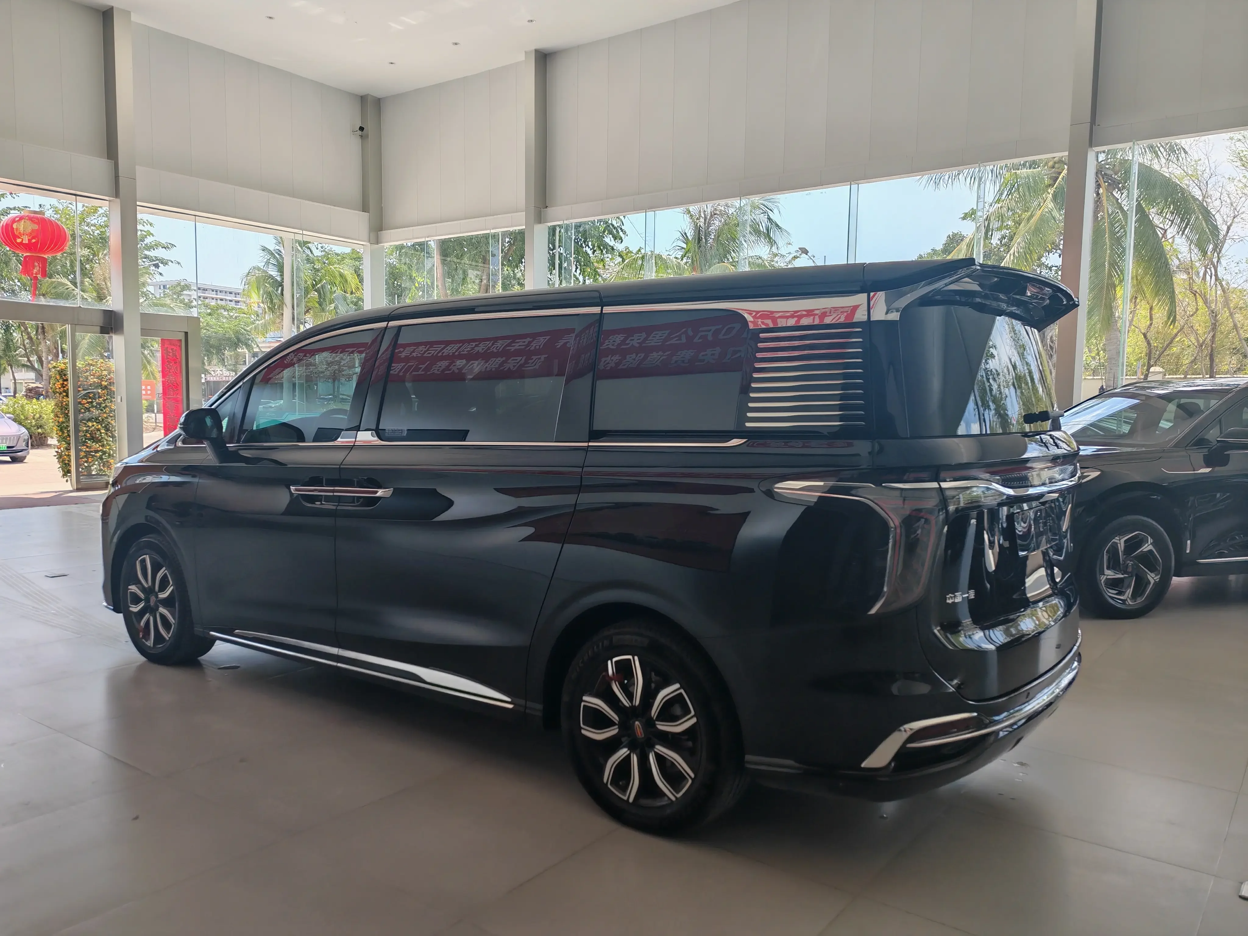Hongqi HQ9