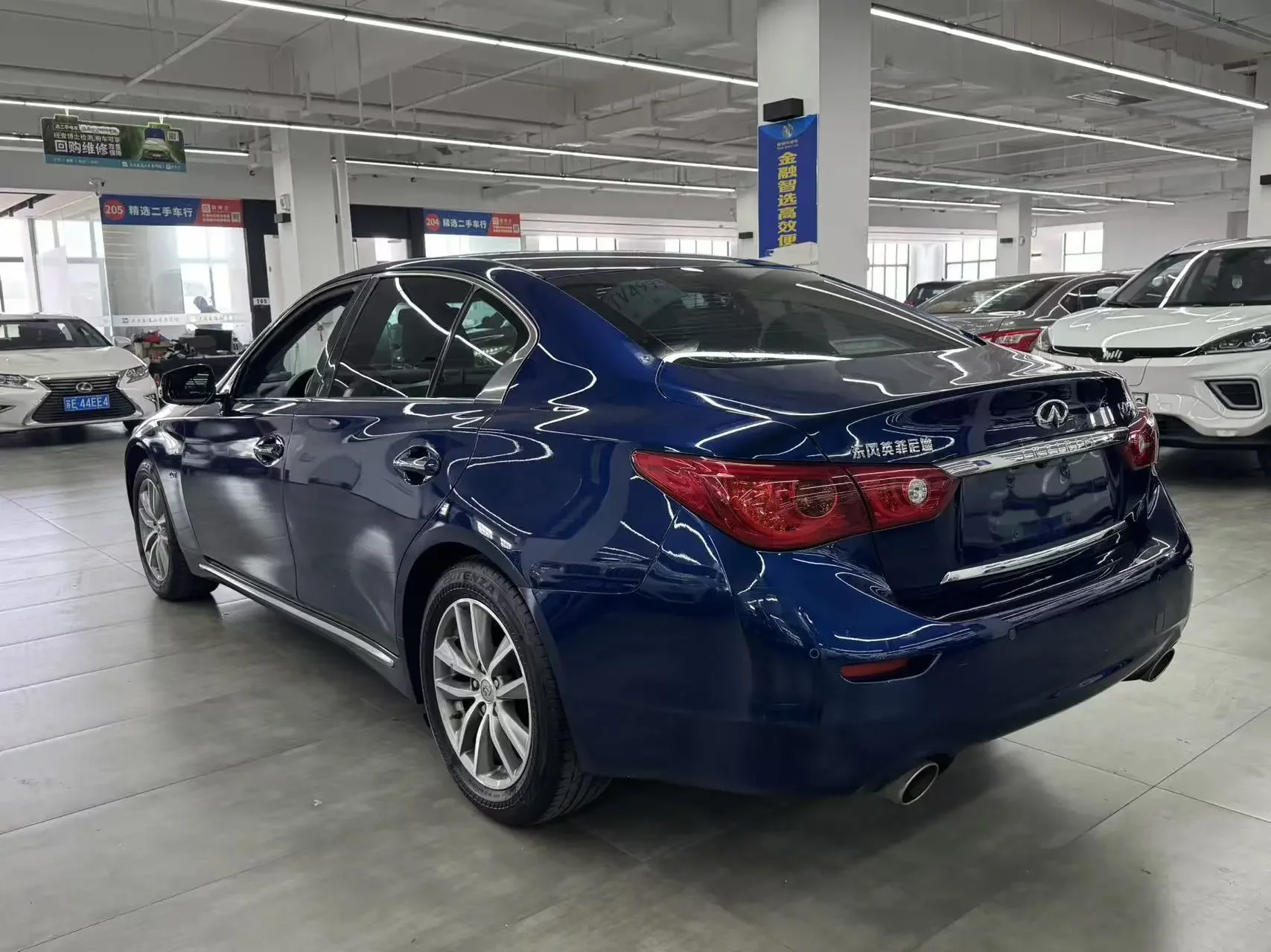Infiniti Q50L