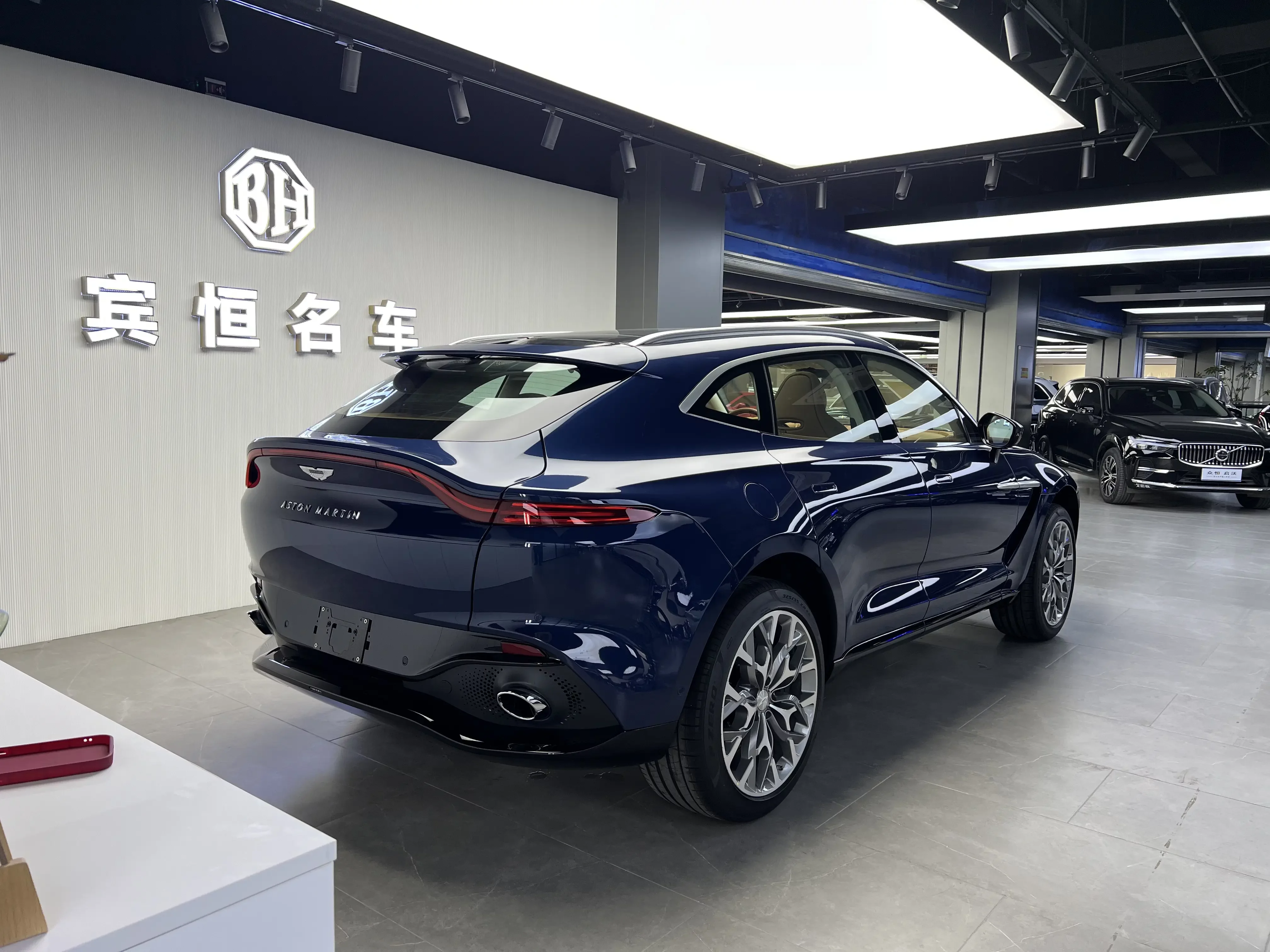 Aston Martin DBX