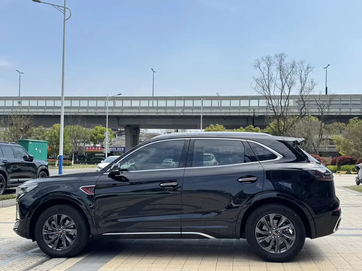 Hongqi HS5