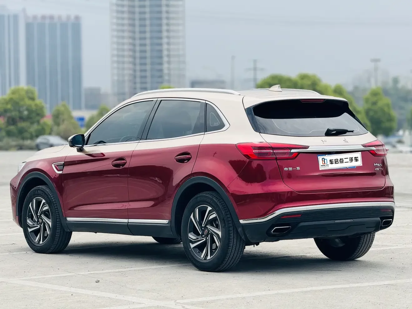 Hongqi HS5