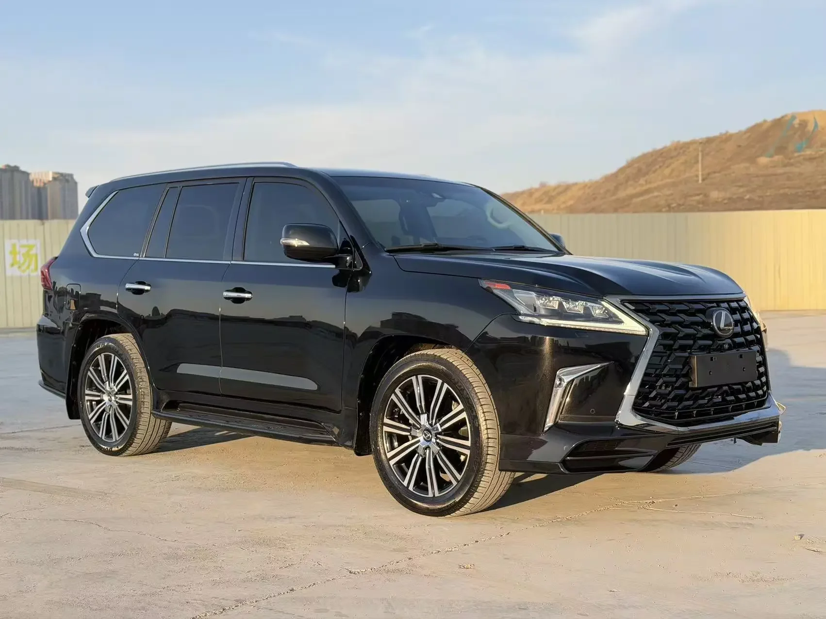 Lexus LX
