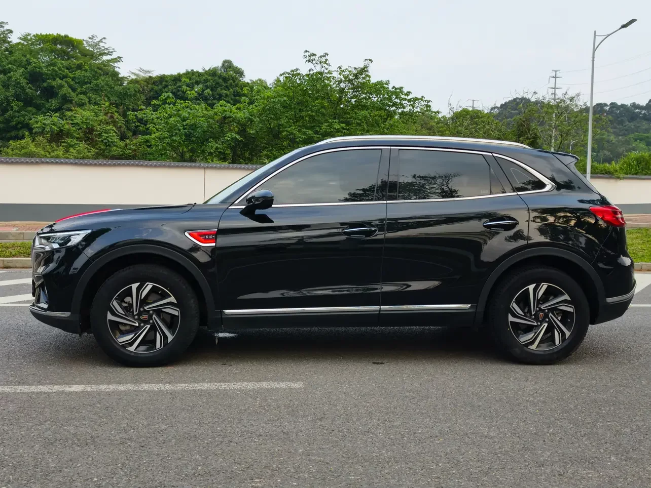 Hongqi HS5