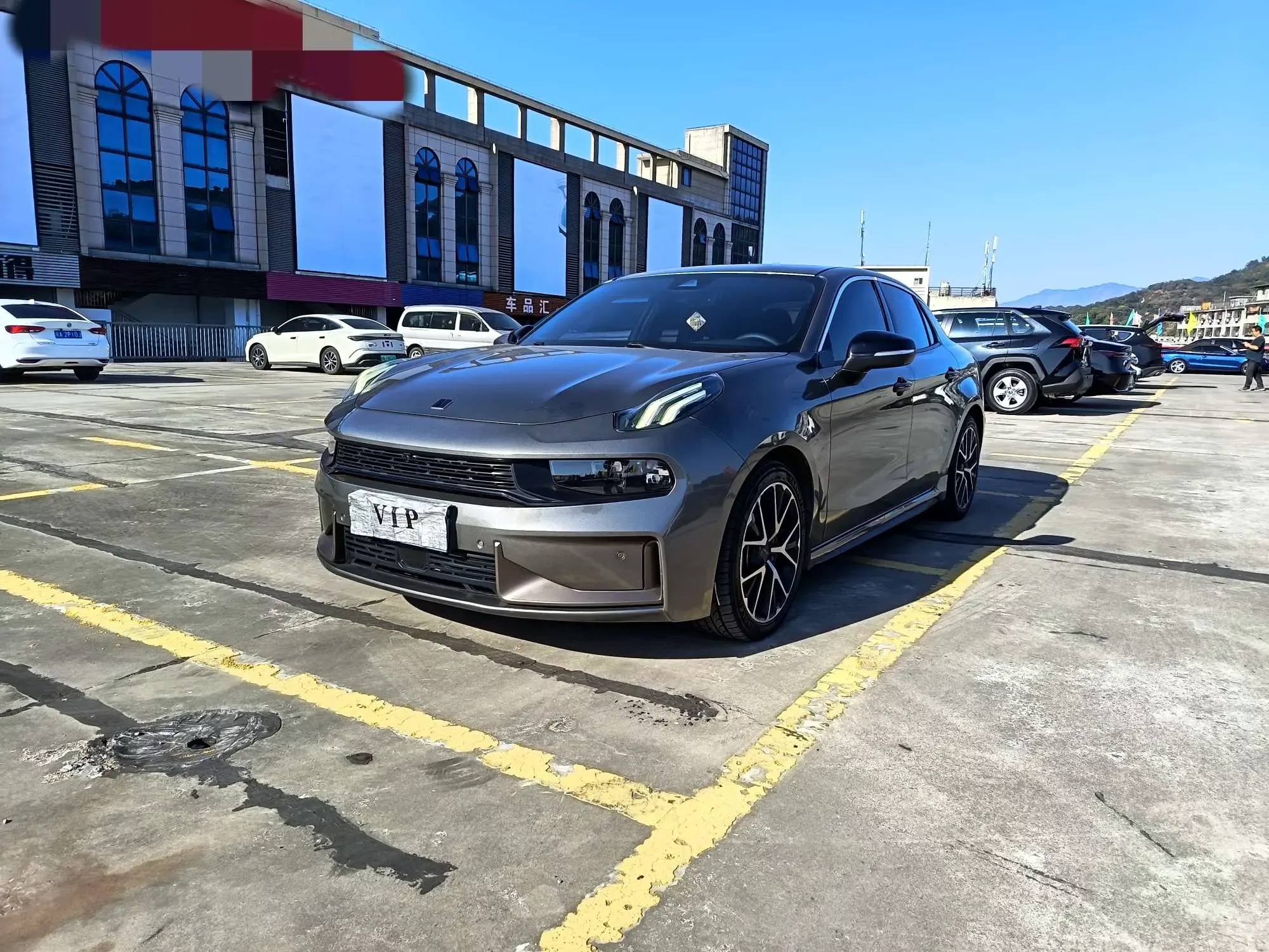 Lynk & Co 03