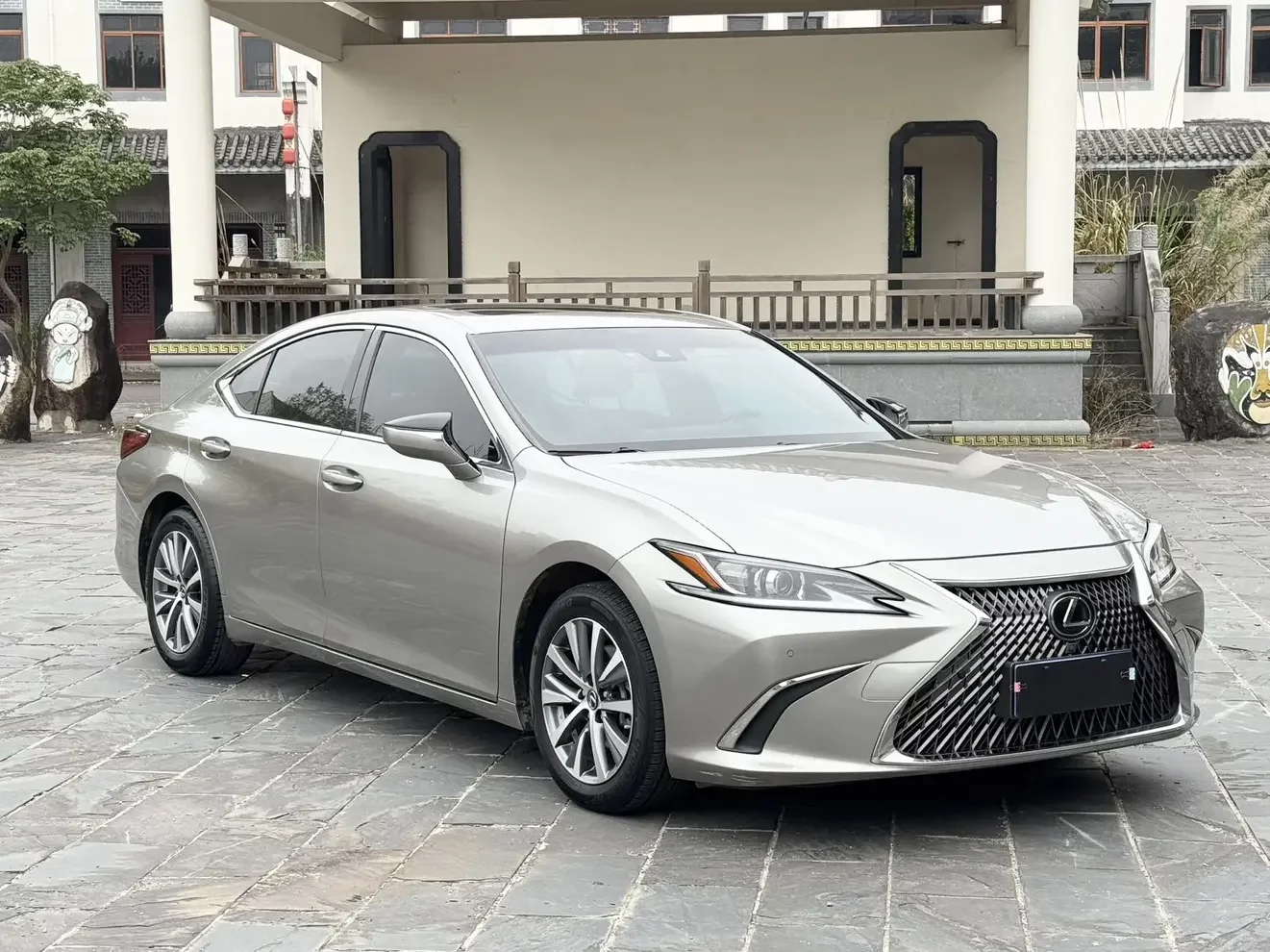 Lexus ES