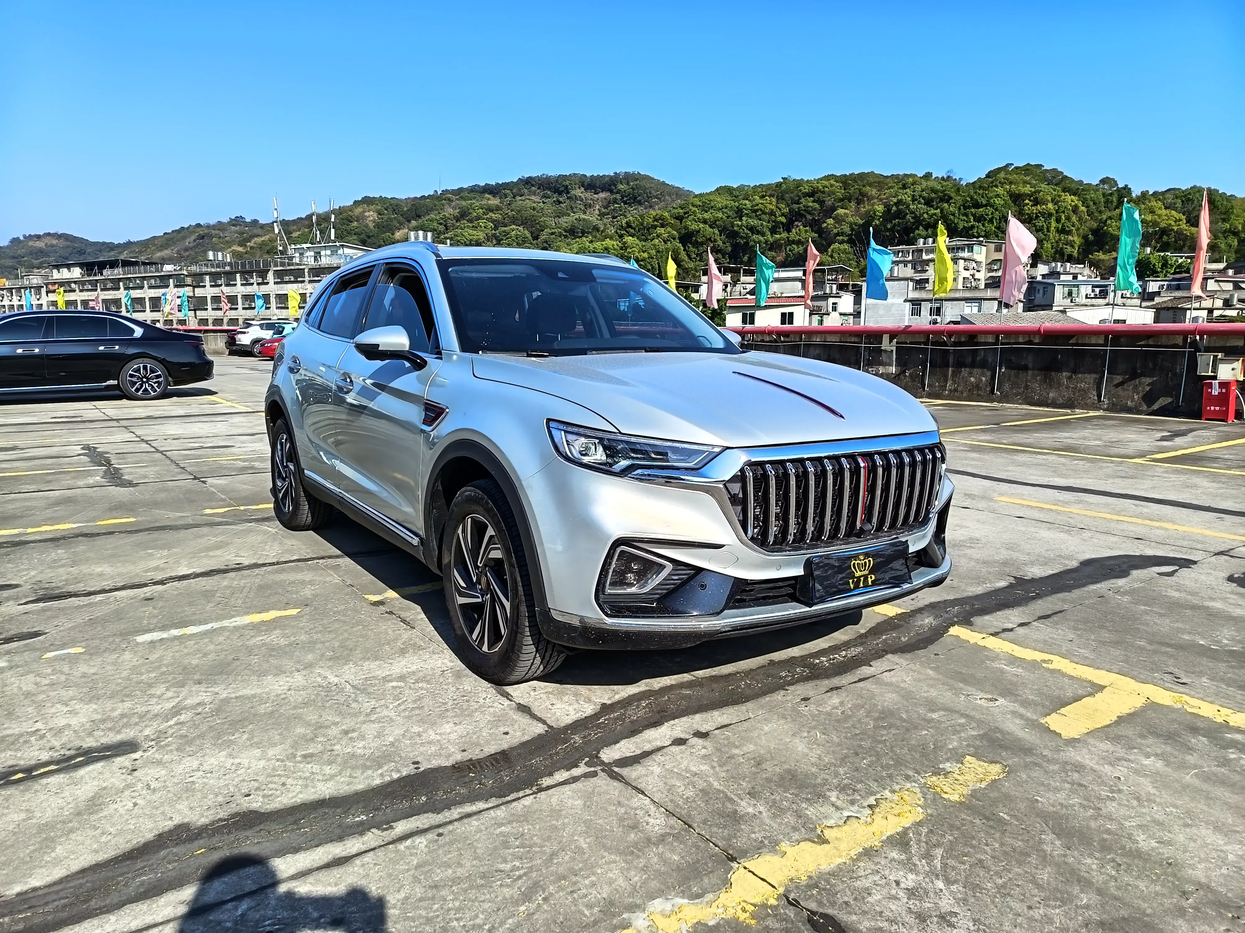Hongqi HS5