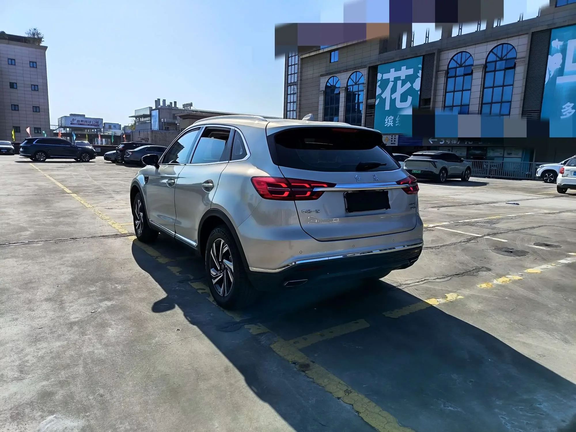 Hongqi HS5