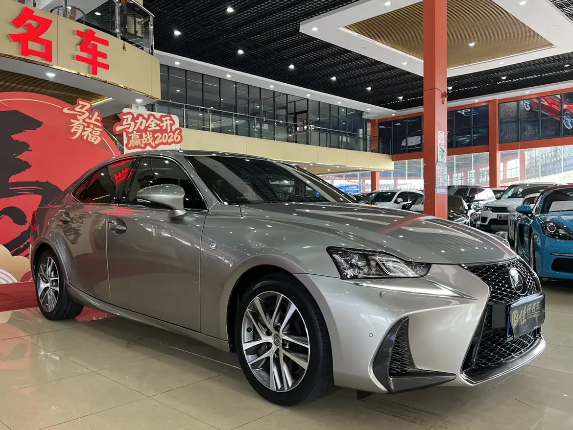 Lexus IS