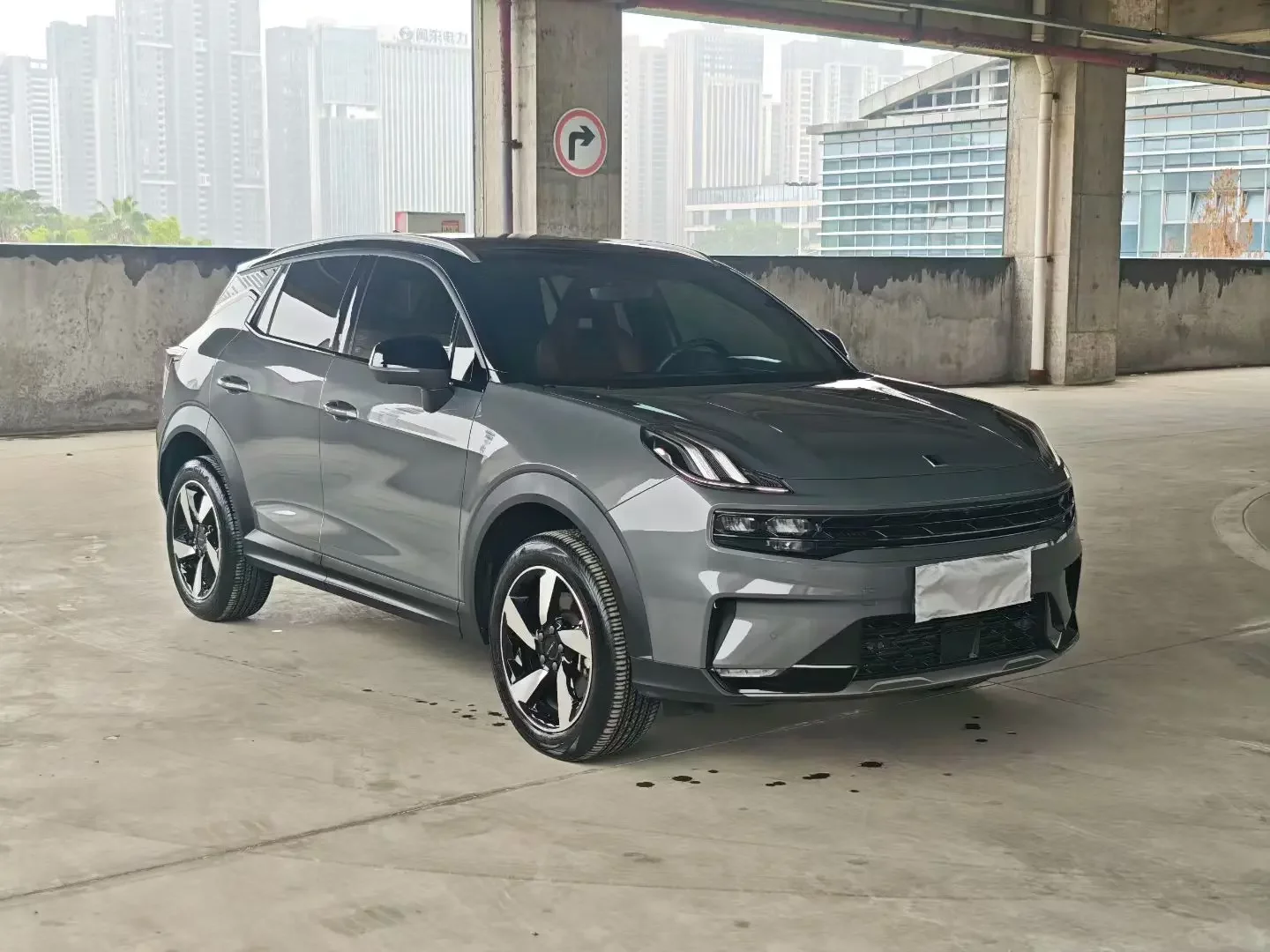 Lynk & Co 06