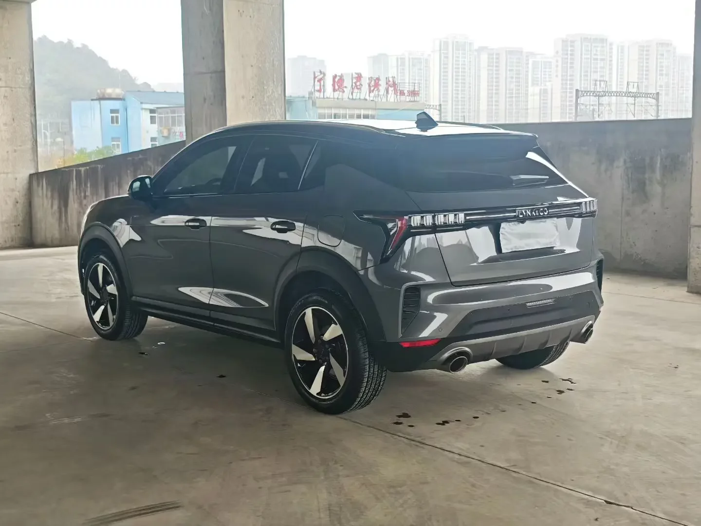 Lynk & Co 06