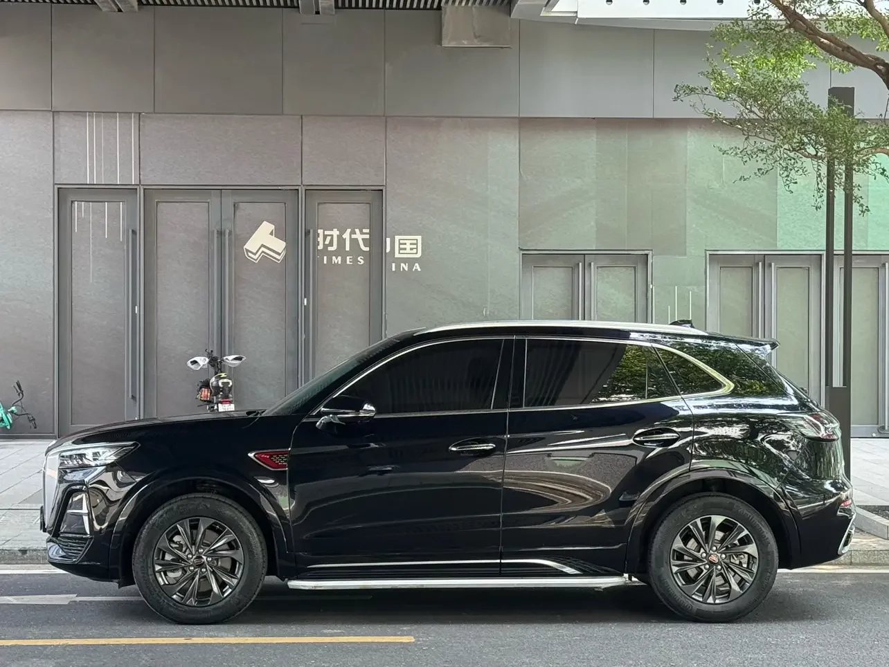 Hongqi HS5