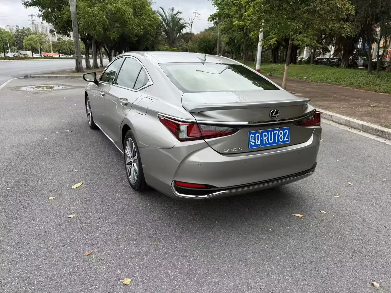 Lexus ES