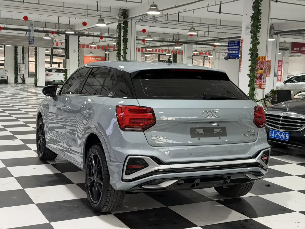 Audi Q2L