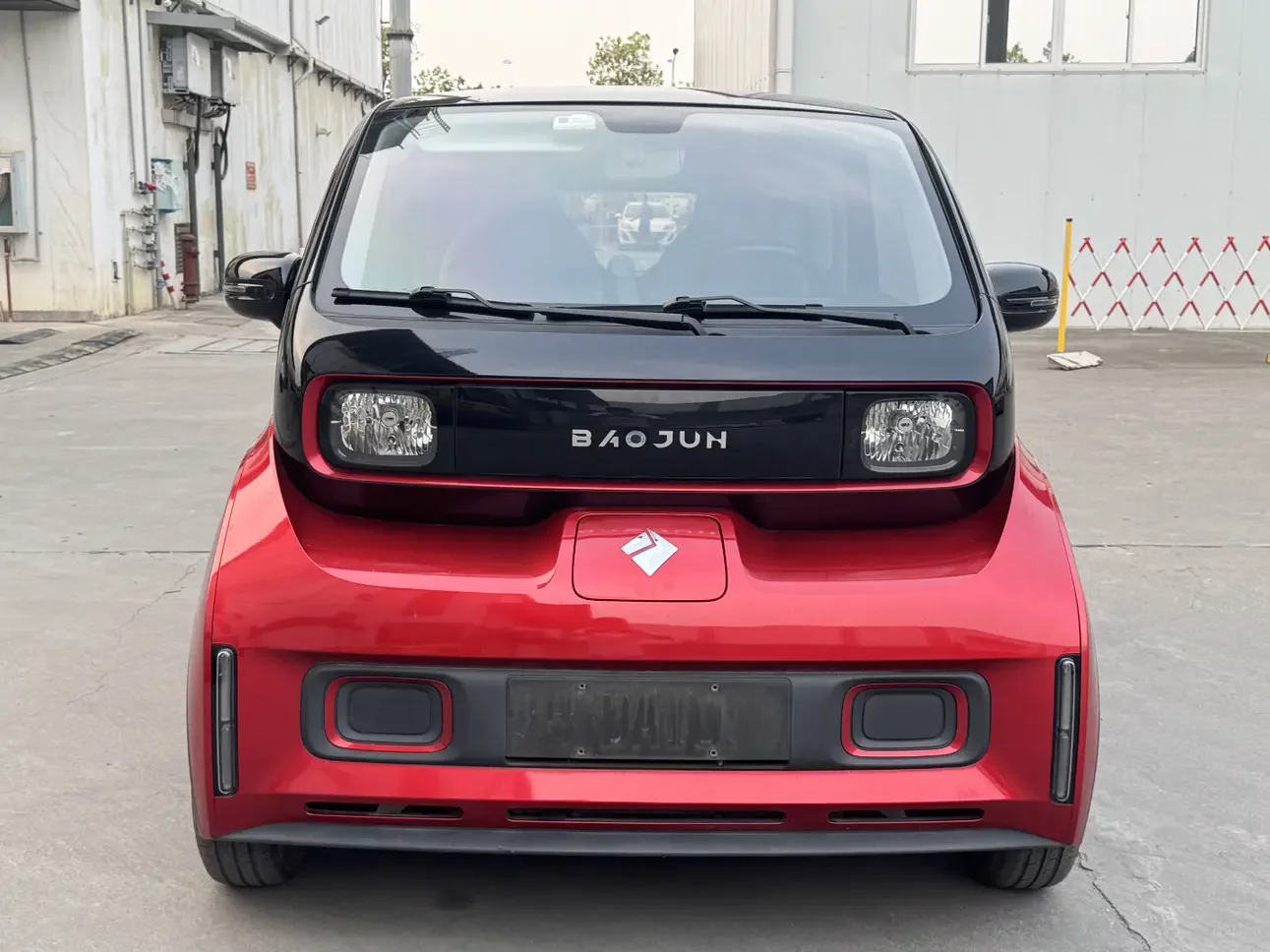 Baojun E300