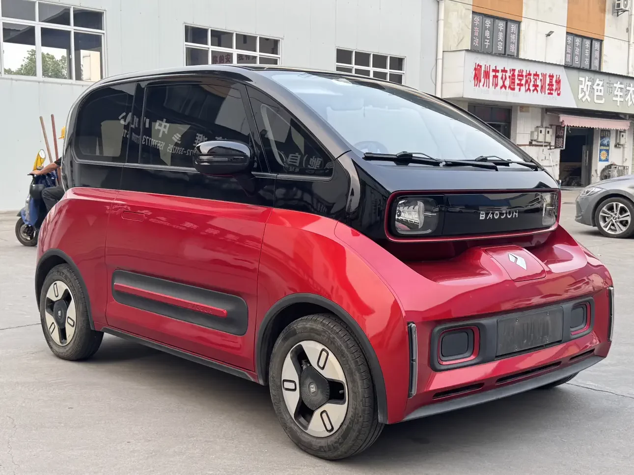 Baojun E300