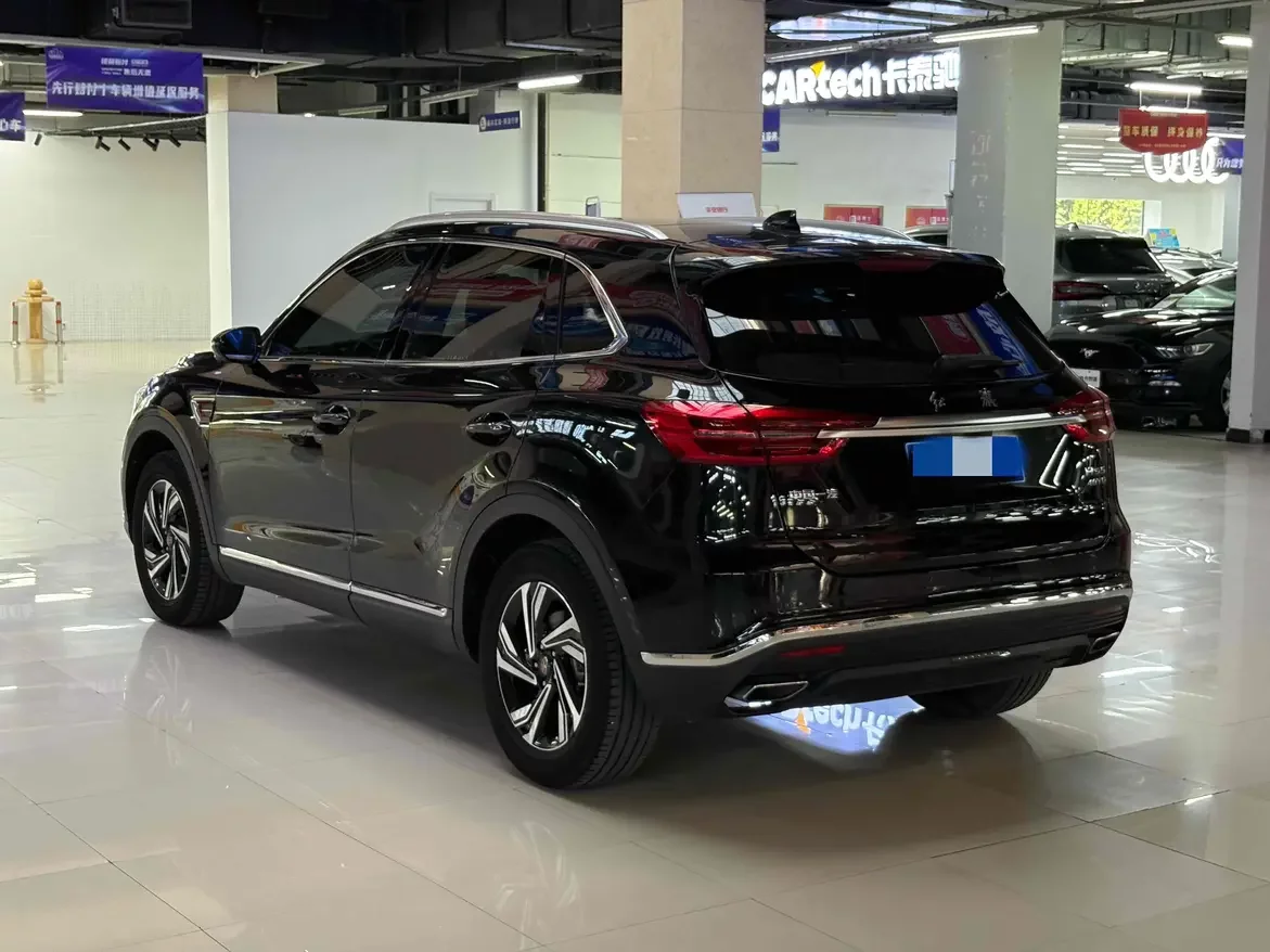 Hongqi HS5