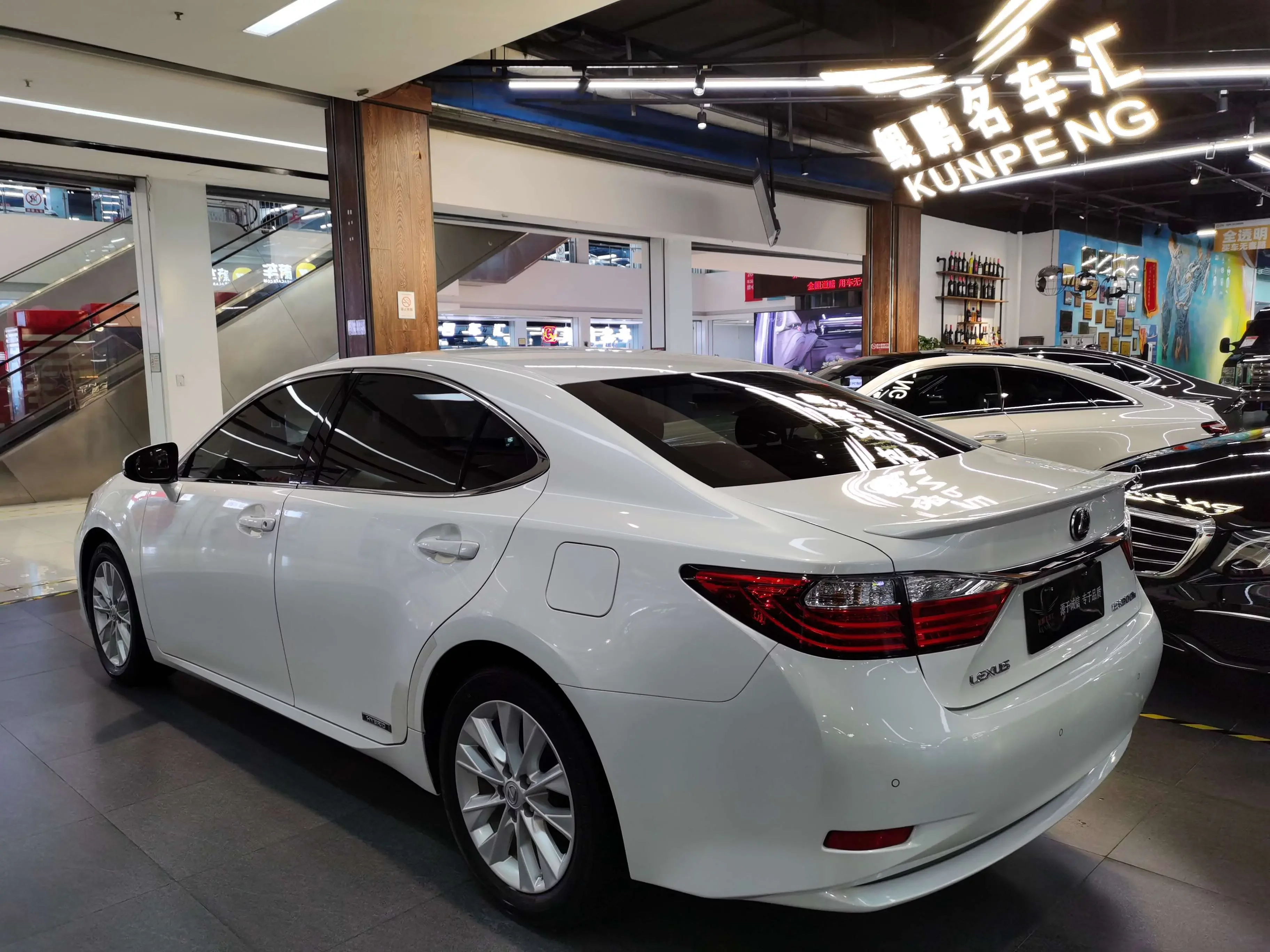 Lexus ES